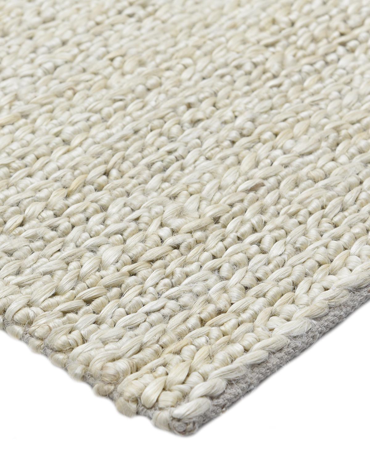Faisant le lien entre le traditionnel et le moderne, la collection Transitional Jute propose des tapis qui illustrent la polyvalence. Doux sous les pieds grâce à une agréable combinaison de textures, ces tapis d'inspiration vintage confèrent une