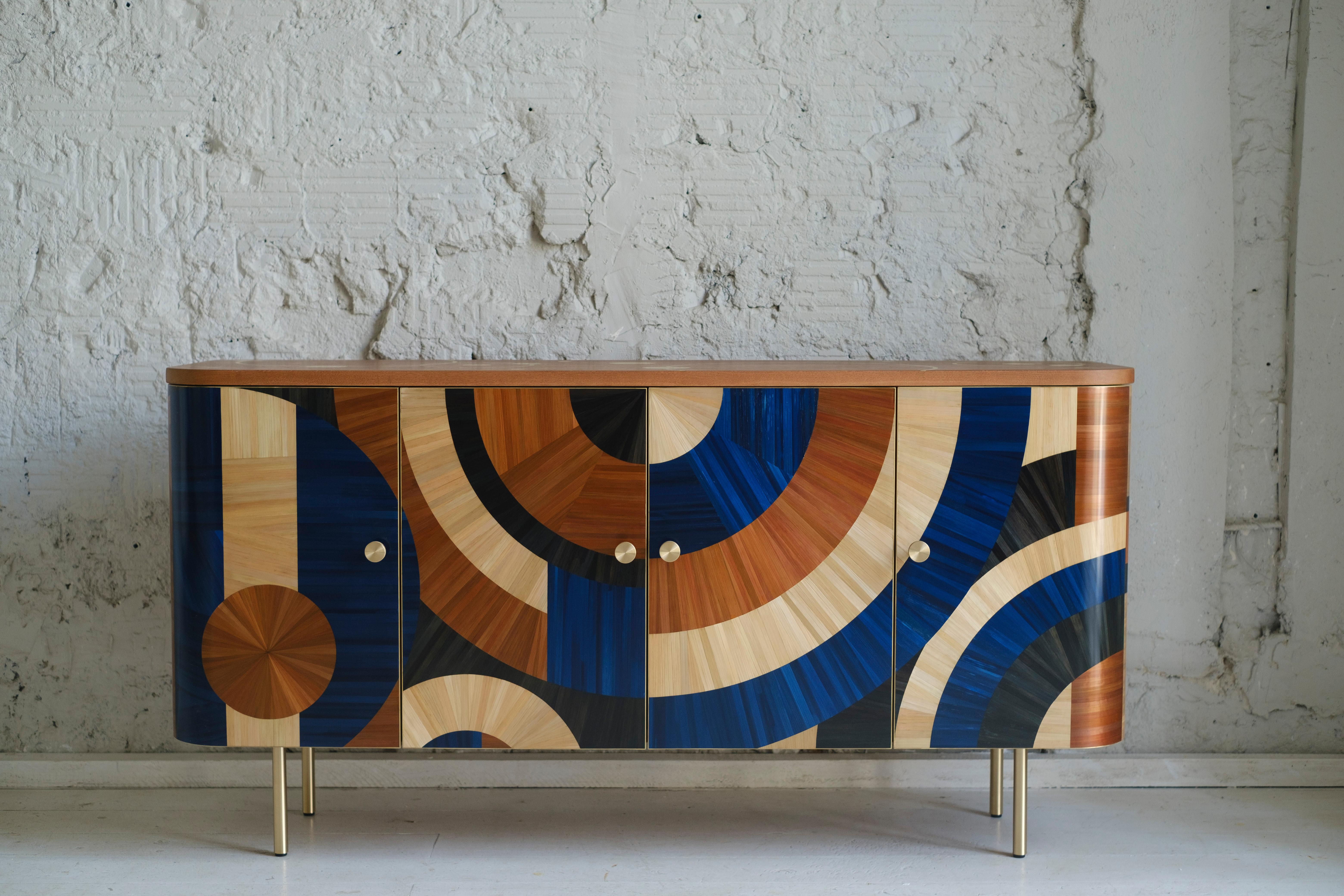 Solomia Stroh Intarsien Art Deco Wood Kabinett Terrakotta Blau Schwarz RUDA Studio (Glas) im Angebot