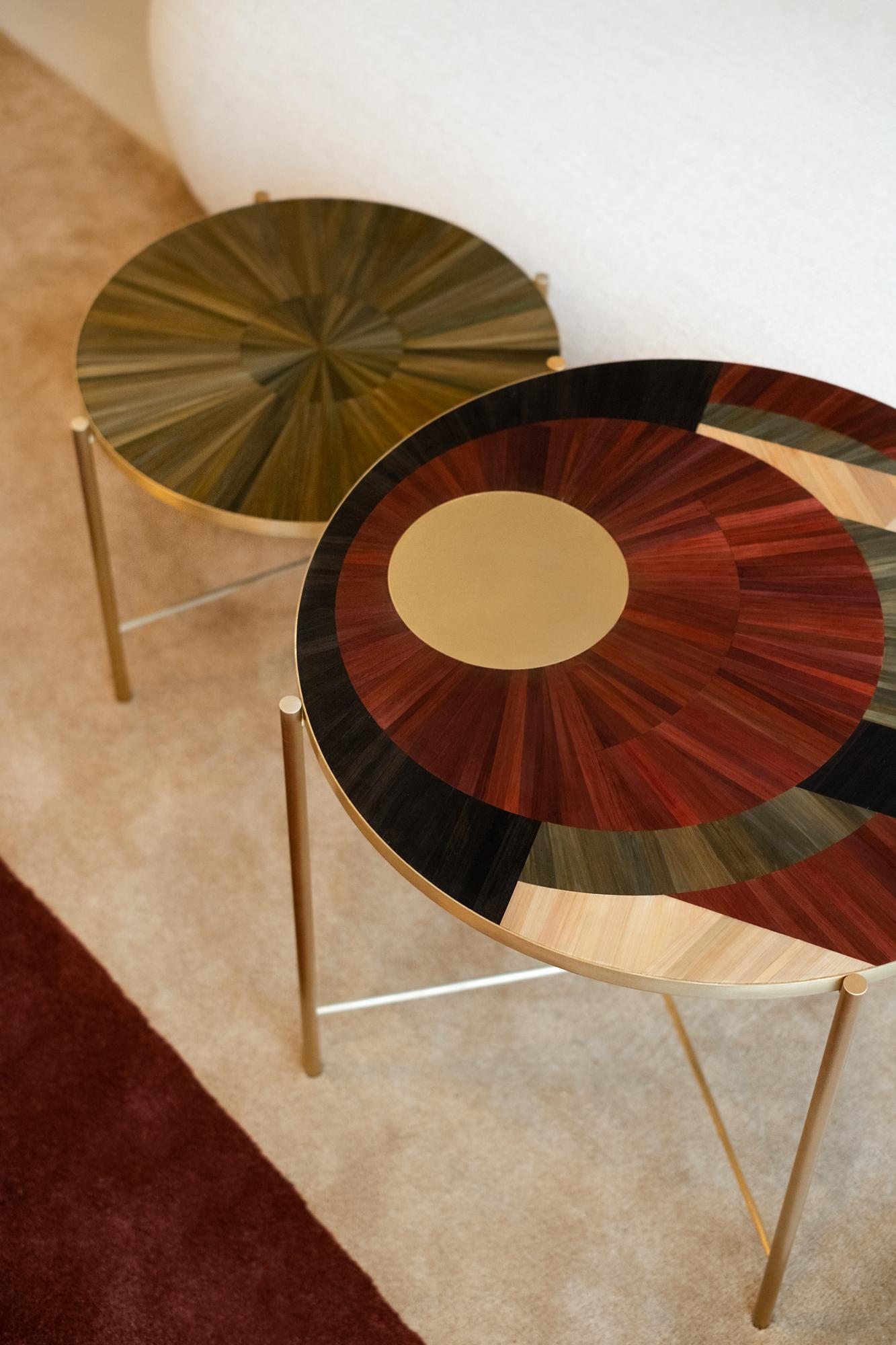 Ensemble de tables basses en marqueterie de paille Solomia, rouge vin, olive et noir  par RUDA Studio en vente 1