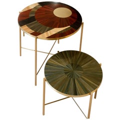 Ensemble de tables basses en marqueterie de paille Solomia, rouge vin, olive et noir  par RUDA Studio