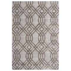 Tappeto in seta geometrico moderno e trapuntato a mano A. Solomon in Taupe Color By Hands