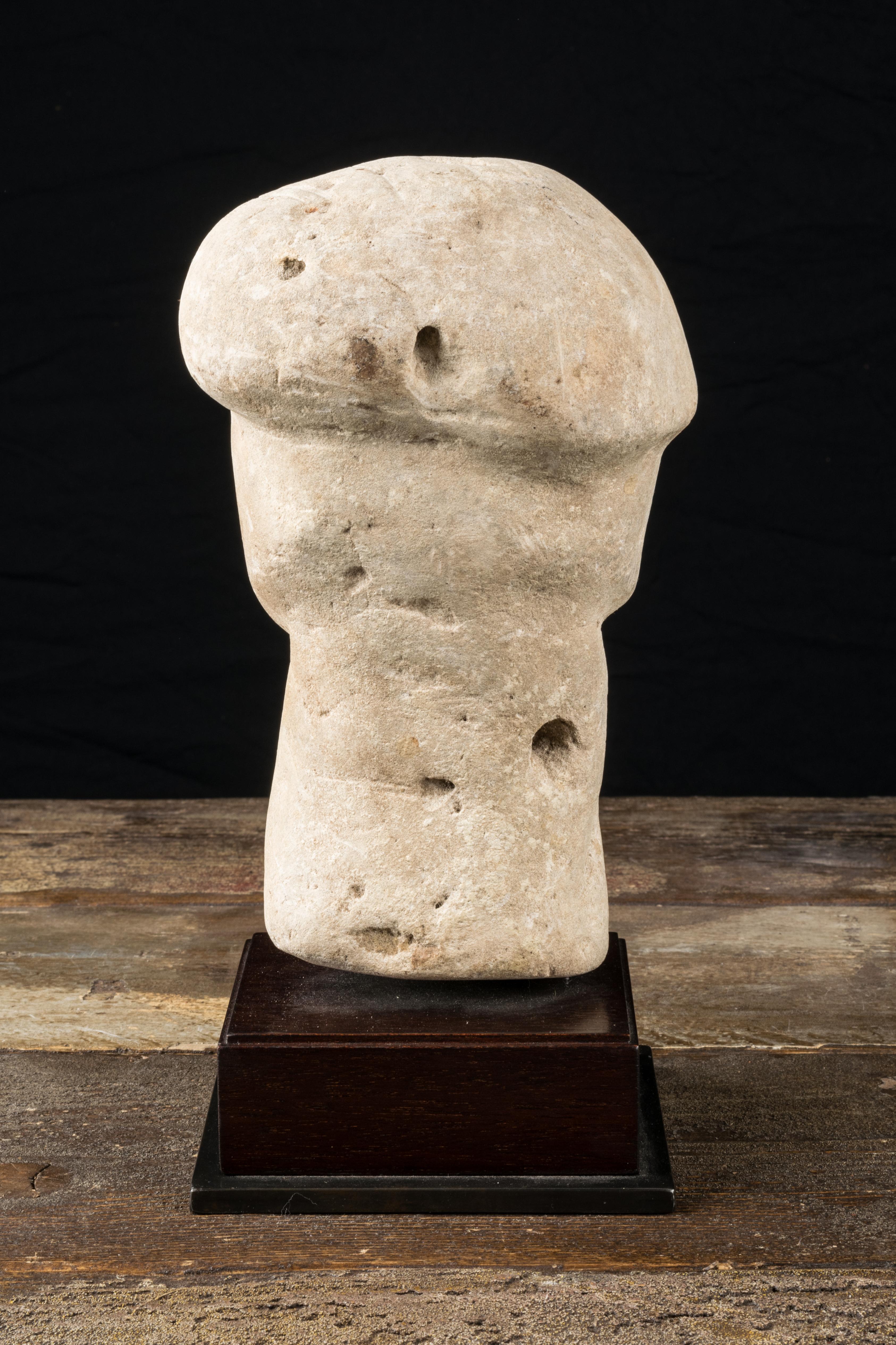 Ancestor-Kopf aus Korallenstein von Solomon Islands, geschnitzt (Salomon-Inseln) im Angebot