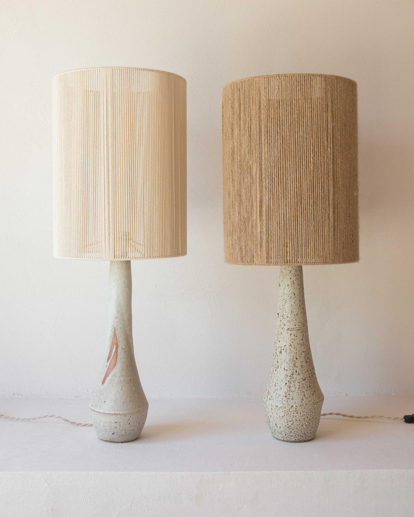 Lampe de table Solstice en céramique blanc crème mat par Grès Éditions Neuf - En vente à Geneve, CH
