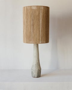 Lampada da tavolo in ceramica grezza Solstice White Grey di Grès Éditions