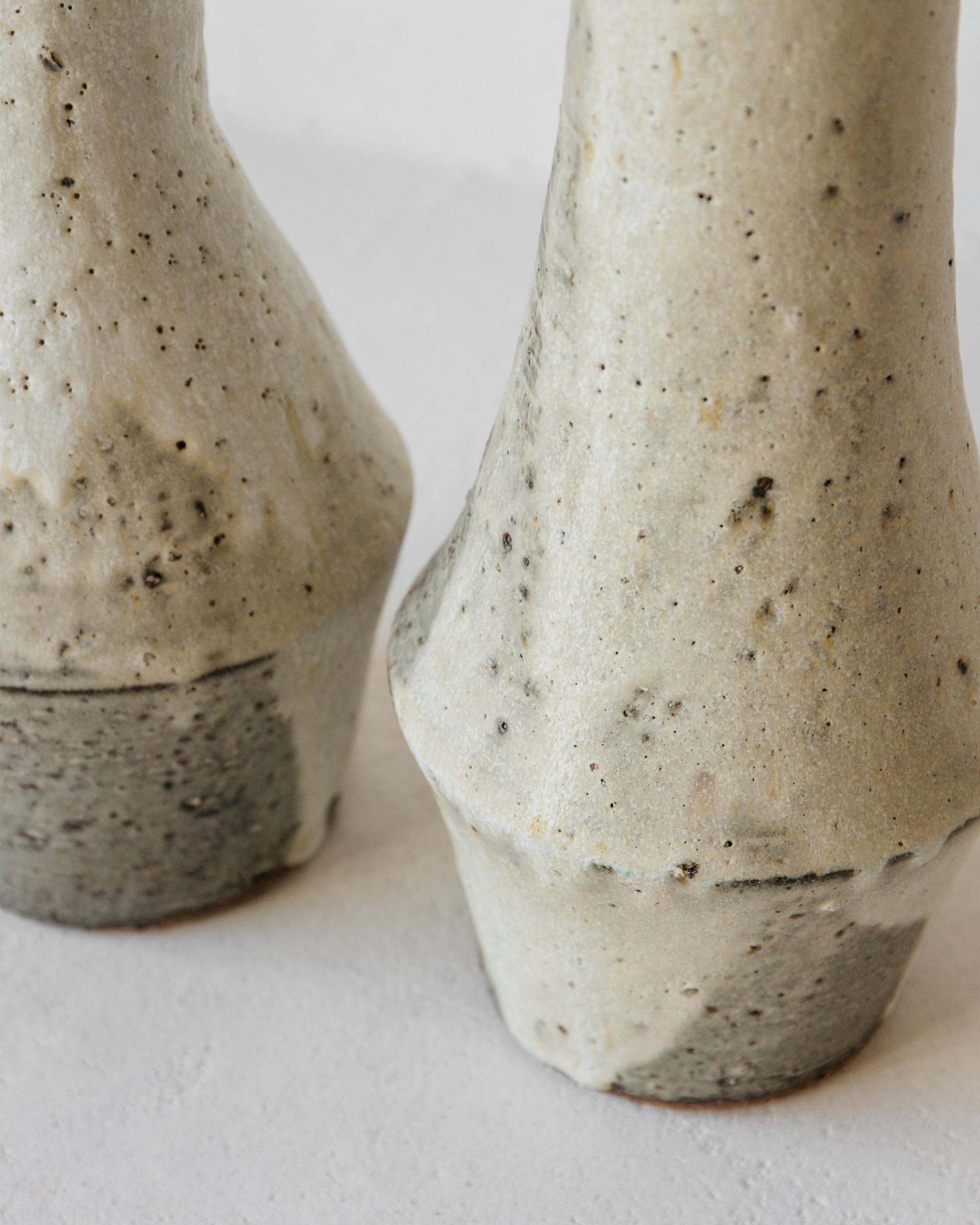Français Solstice Lampe de table en céramique texturée brute blanc gris par Grès Éditions en vente