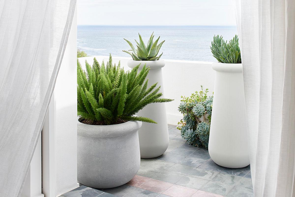 Other Soma Medium Black Stone Planter by Indigenus For Sale