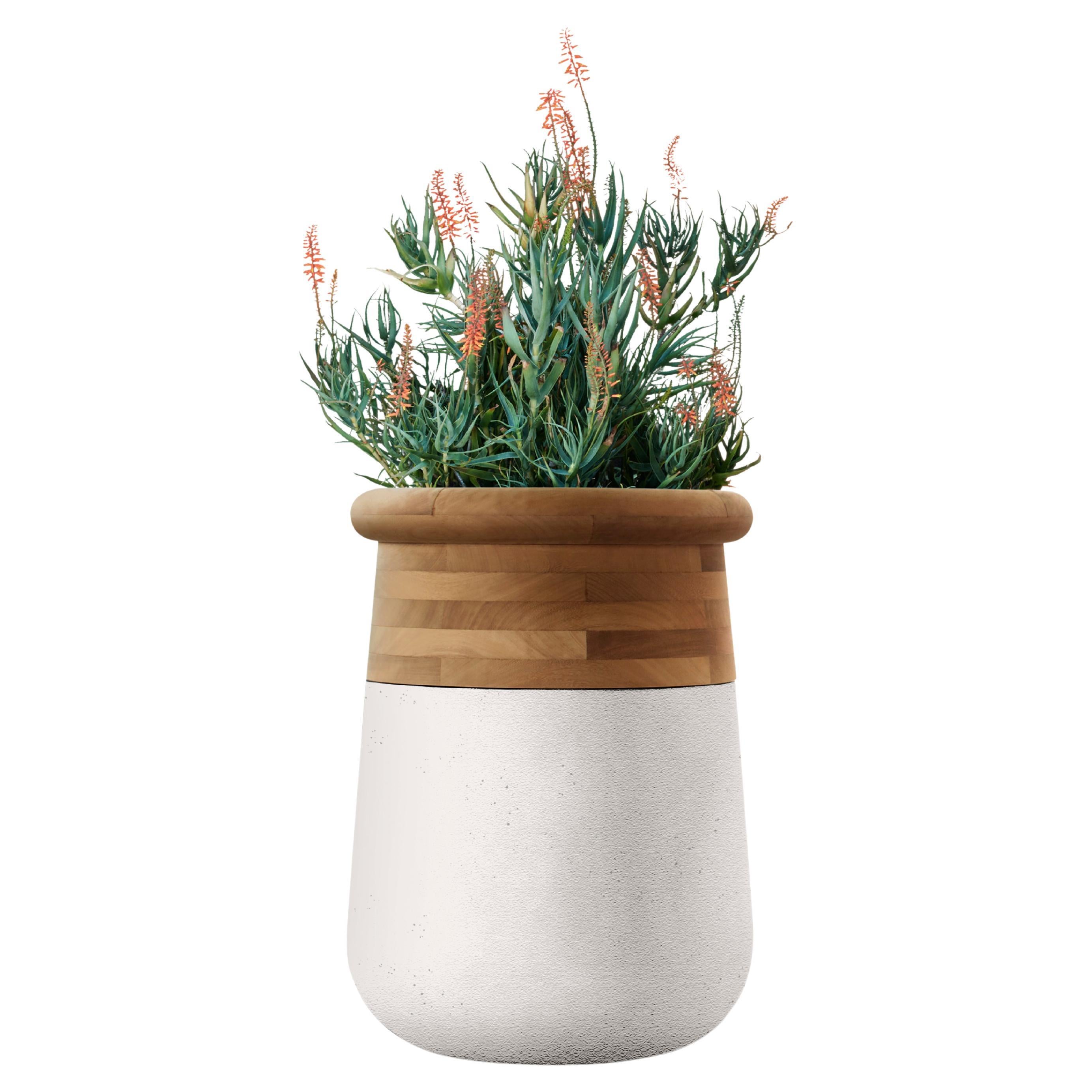 Jardinera mediana de madera aceitada y piedra blanca Soma de Indigenus en venta