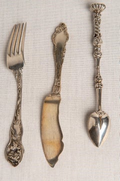 Quelques couverts : Pelle à gâteau, fourchette, cuillère à glace