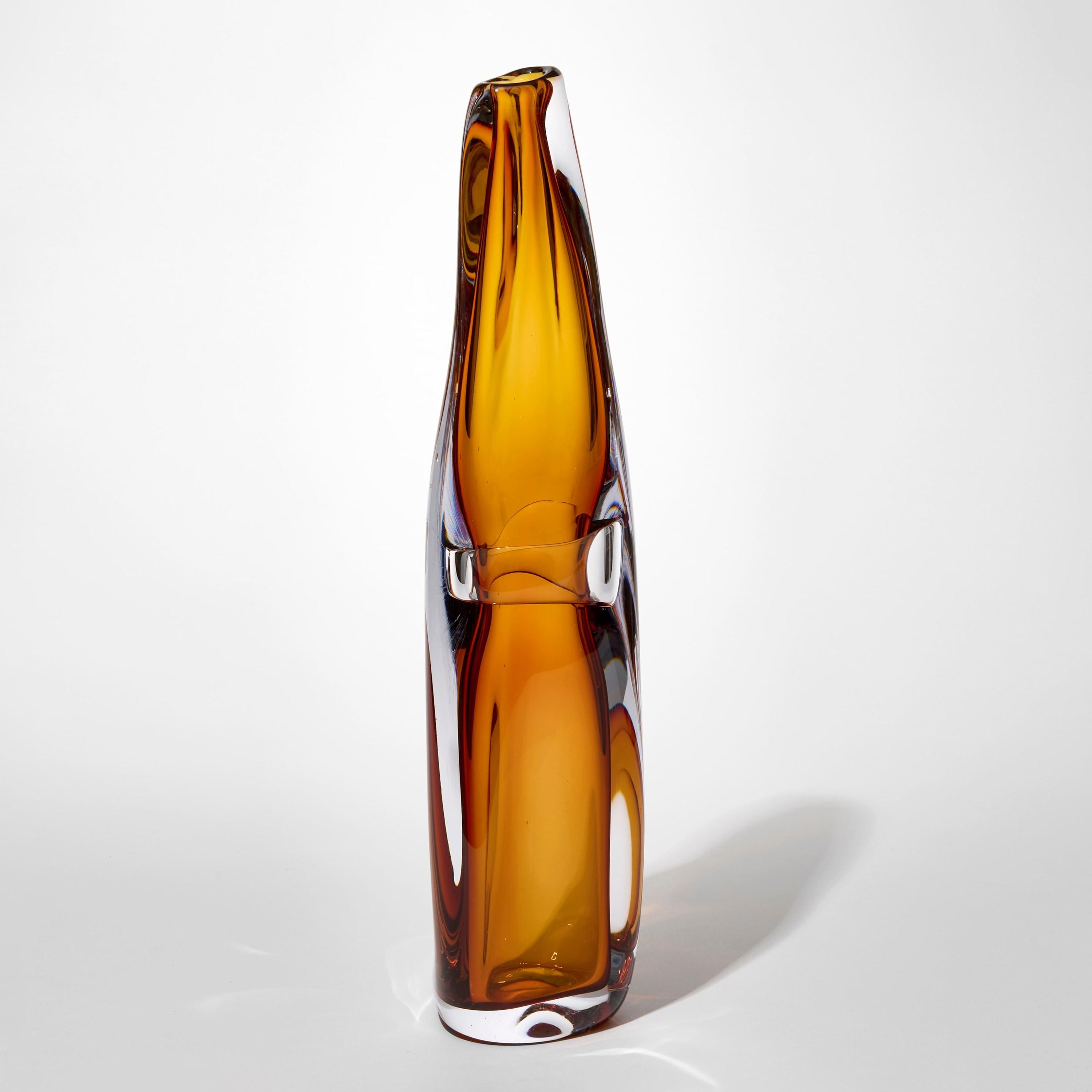 Organique Sommarial in Aurora Gelblich, une riche sculpture en verre fluide ambré de Vic Bamforth en vente