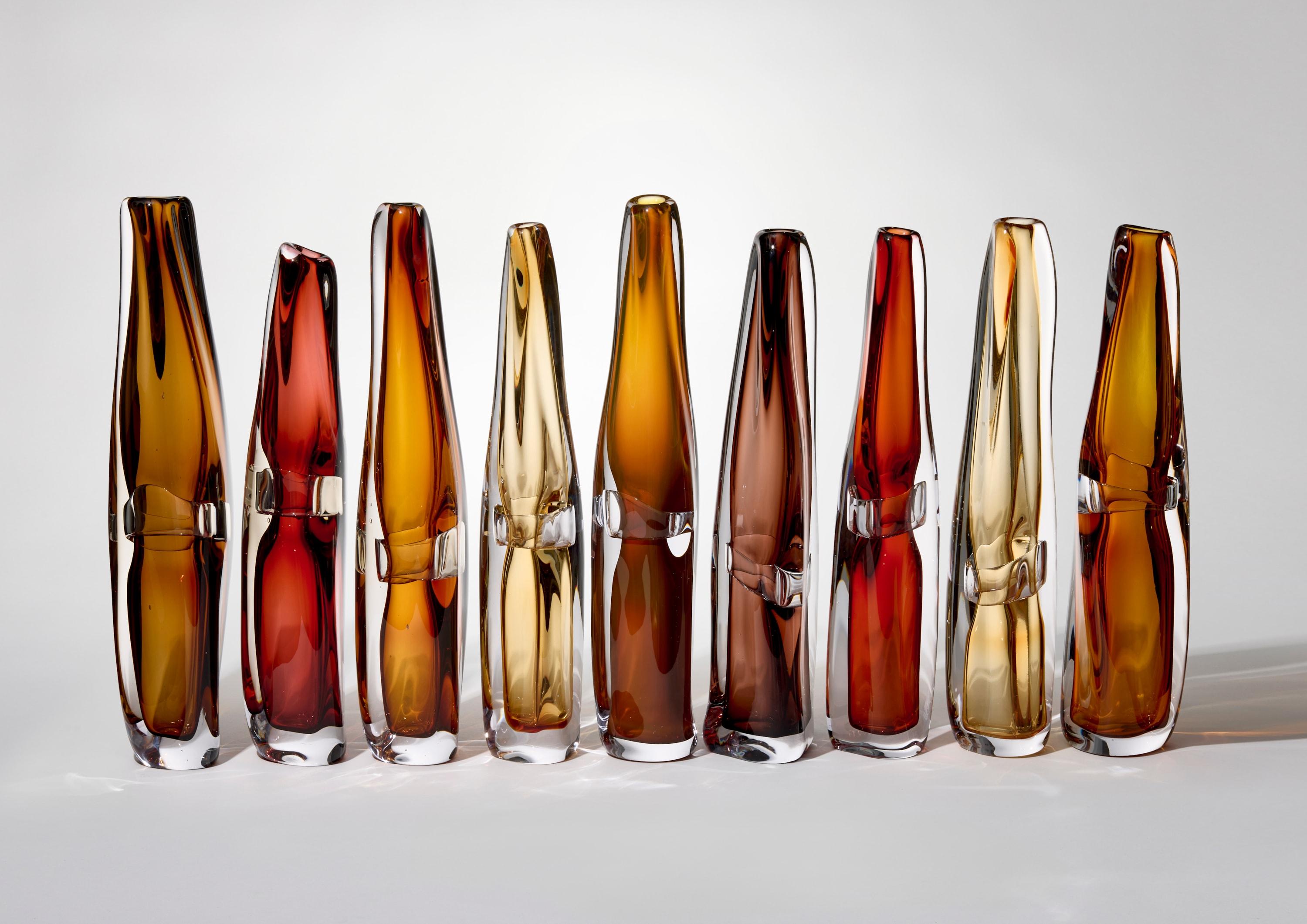 Sommarial in Aurora Gelblich, une riche sculpture en verre fluide ambré de Vic Bamforth Neuf - En vente à London, GB