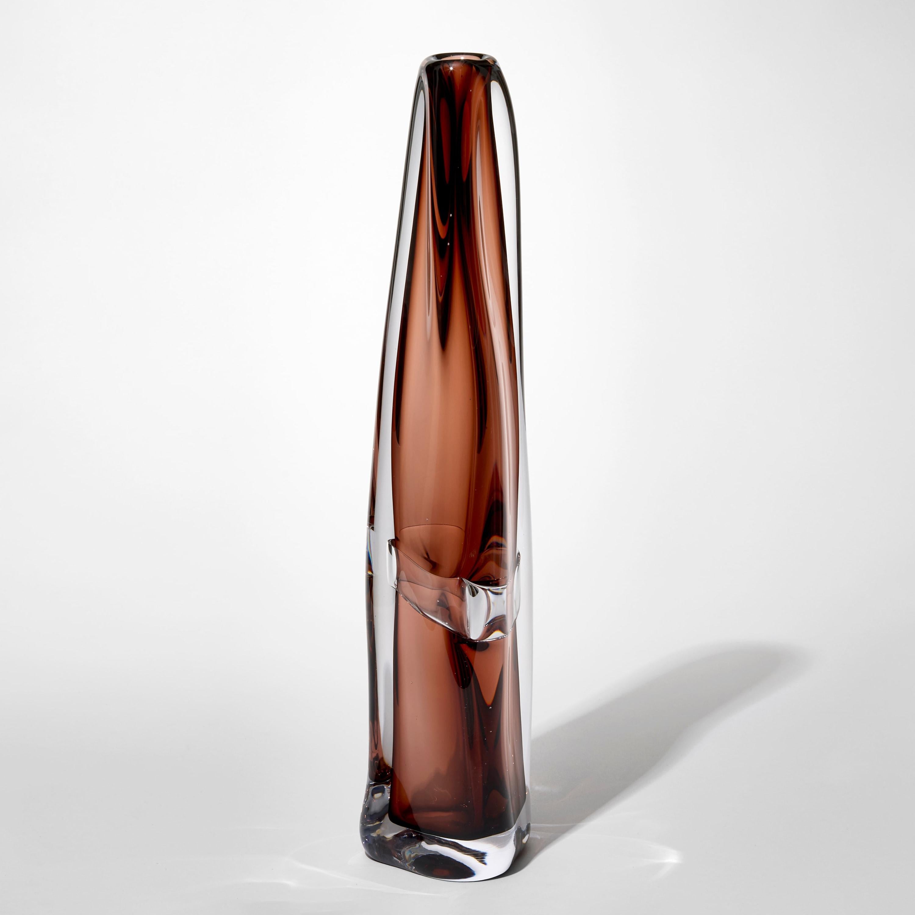 Organico moderno Sommarial in Tea, una scultura in vetro fluido marrone ricco di Vic Bamforth in vendita