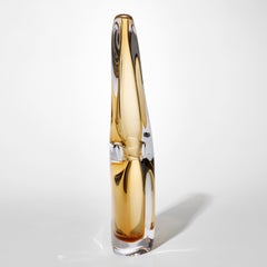 Sommarial in Whiskey II, vaso in vetro soffiato a mano ambrato morbido di Vic Bamforth