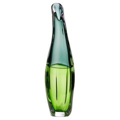 Vase en verre sculptural vert bicolore Sommercalmo 132 de Vic Bamforth