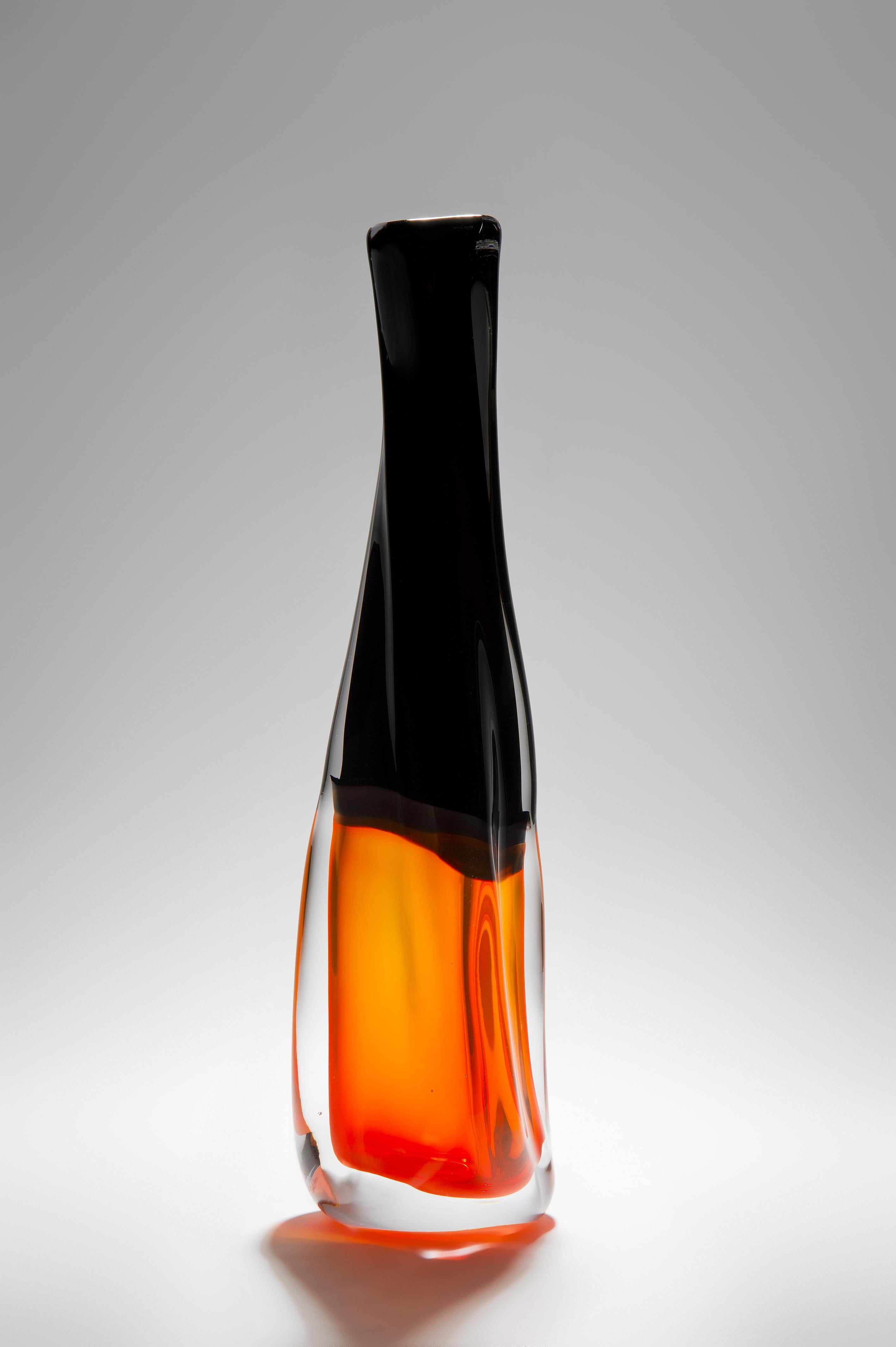 Sommercalmo 83, eine einzigartige Vase aus klarem, schwarzem und orangefarbenem Glas von Vic Bamforth (Handgefertigt) im Angebot