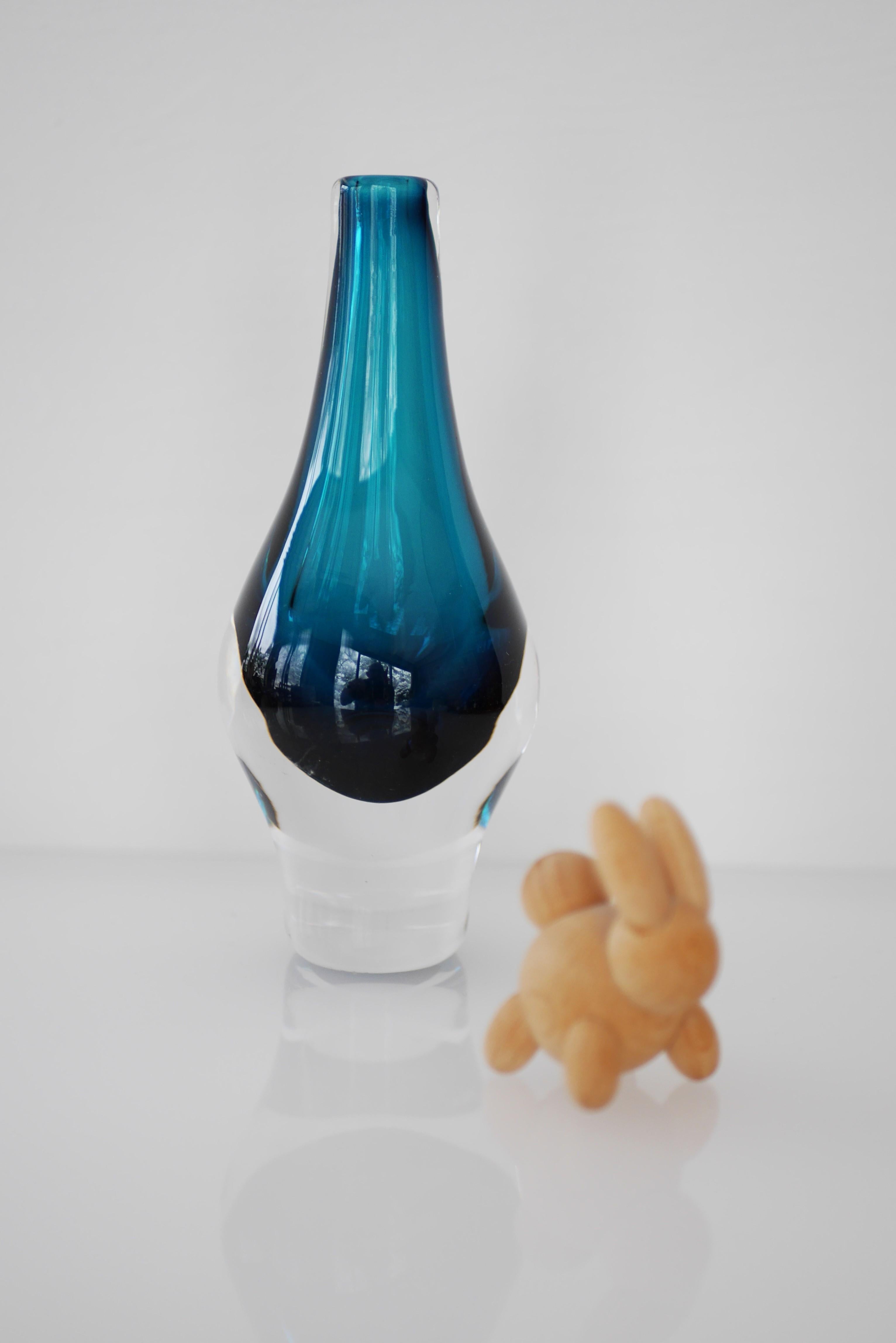 Vase miniature en cristal Sommerso fait et signé par Mona Morales Bon état - En vente à Skarpnäck, SE