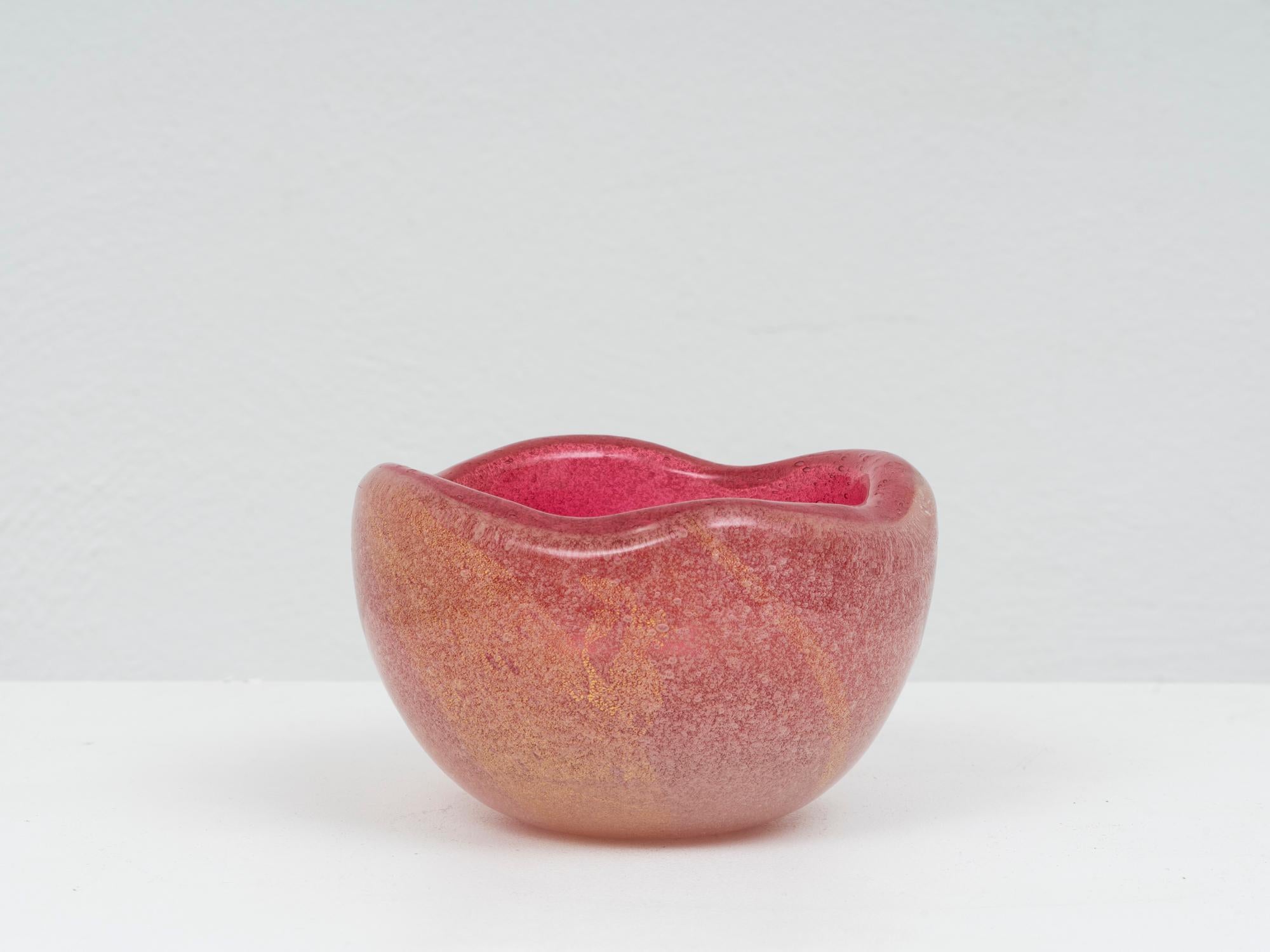 Modern “Sommerso a bollicine” bowl mod. 4117 for Venini 