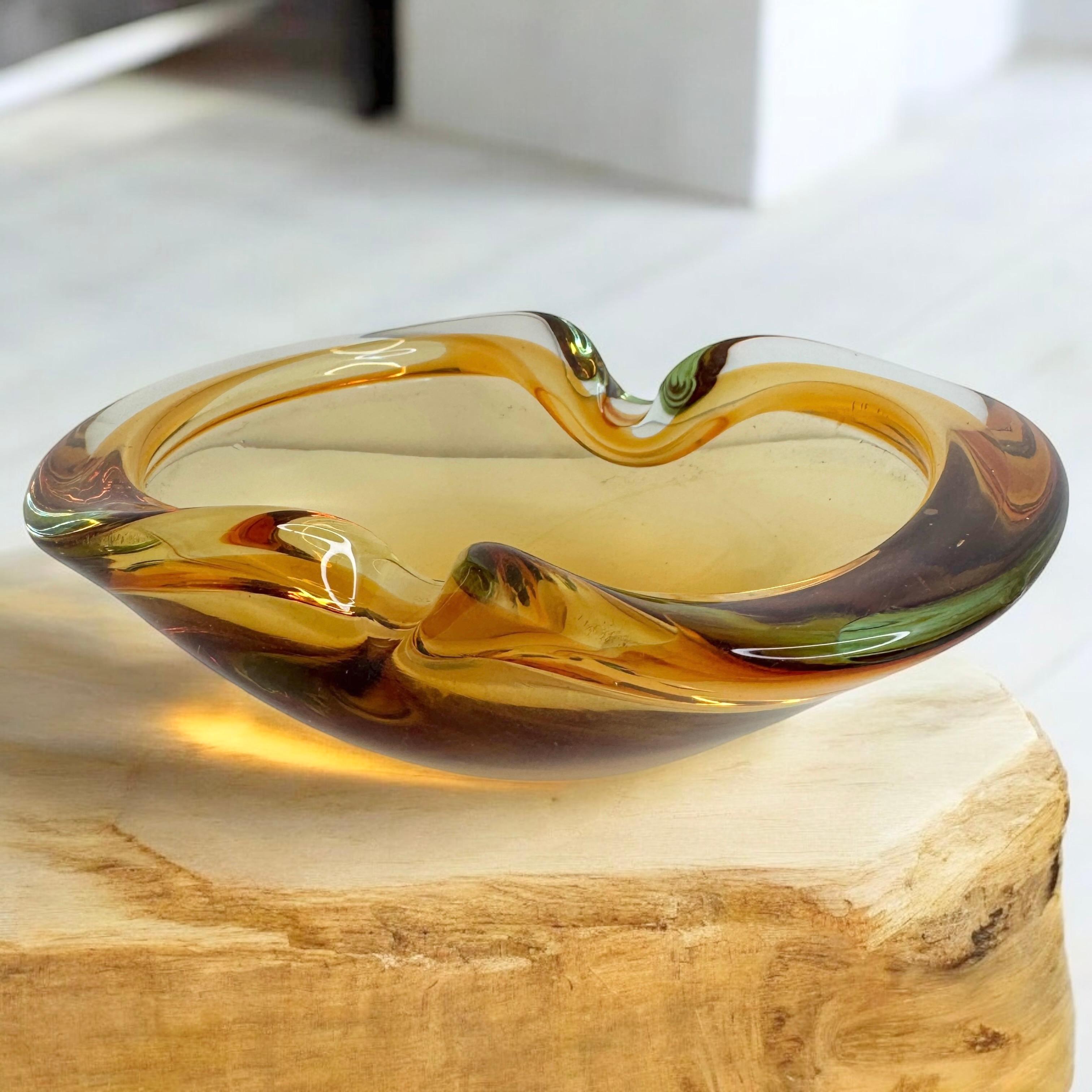 Sommerso Amber & Clear Murano Art Glass Bowl or Cigar Astray 1970 Italie en vente 3