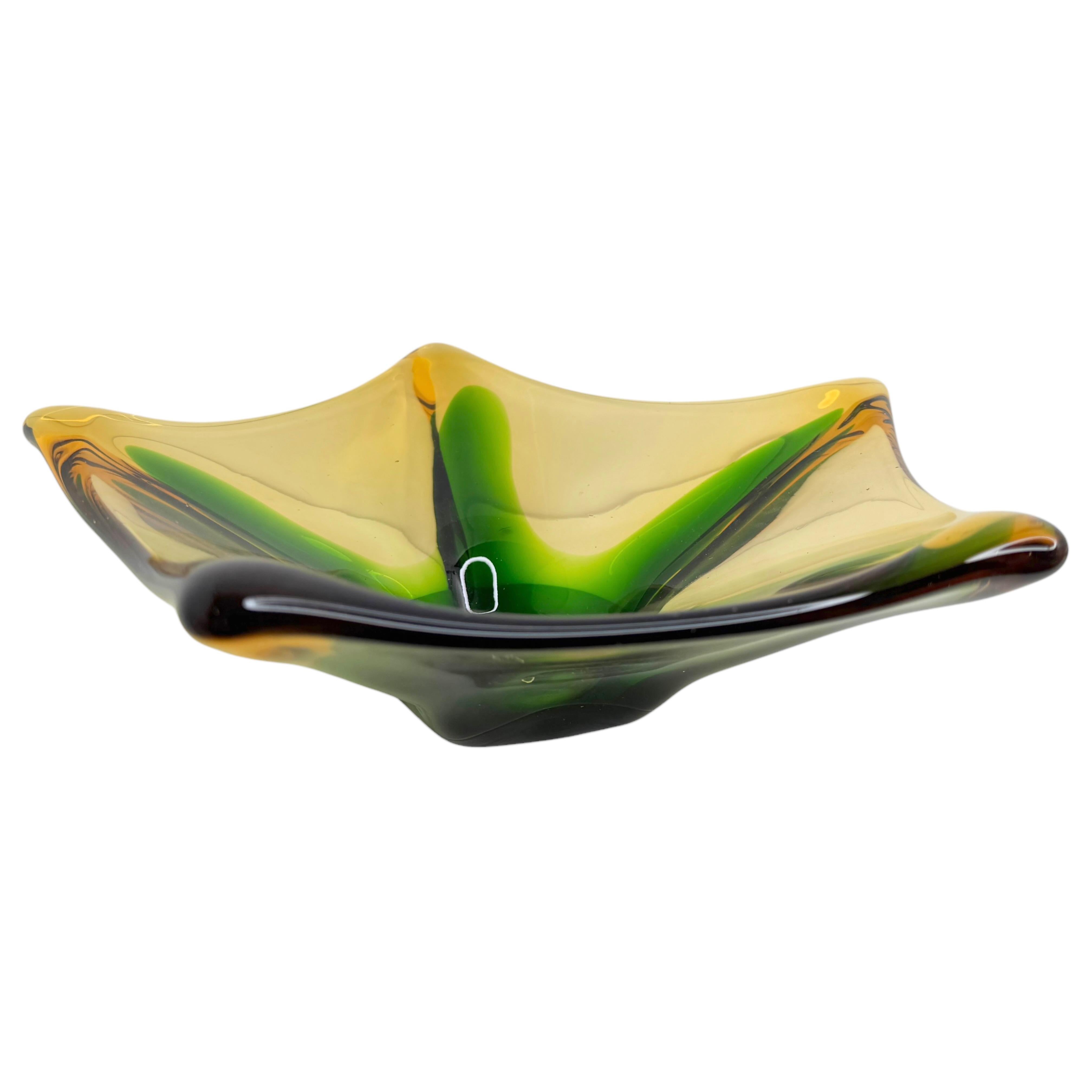 Frutero de Murano Sommerso Ámbar y Verde 1970 Italia Moderno de mediados de siglo en venta