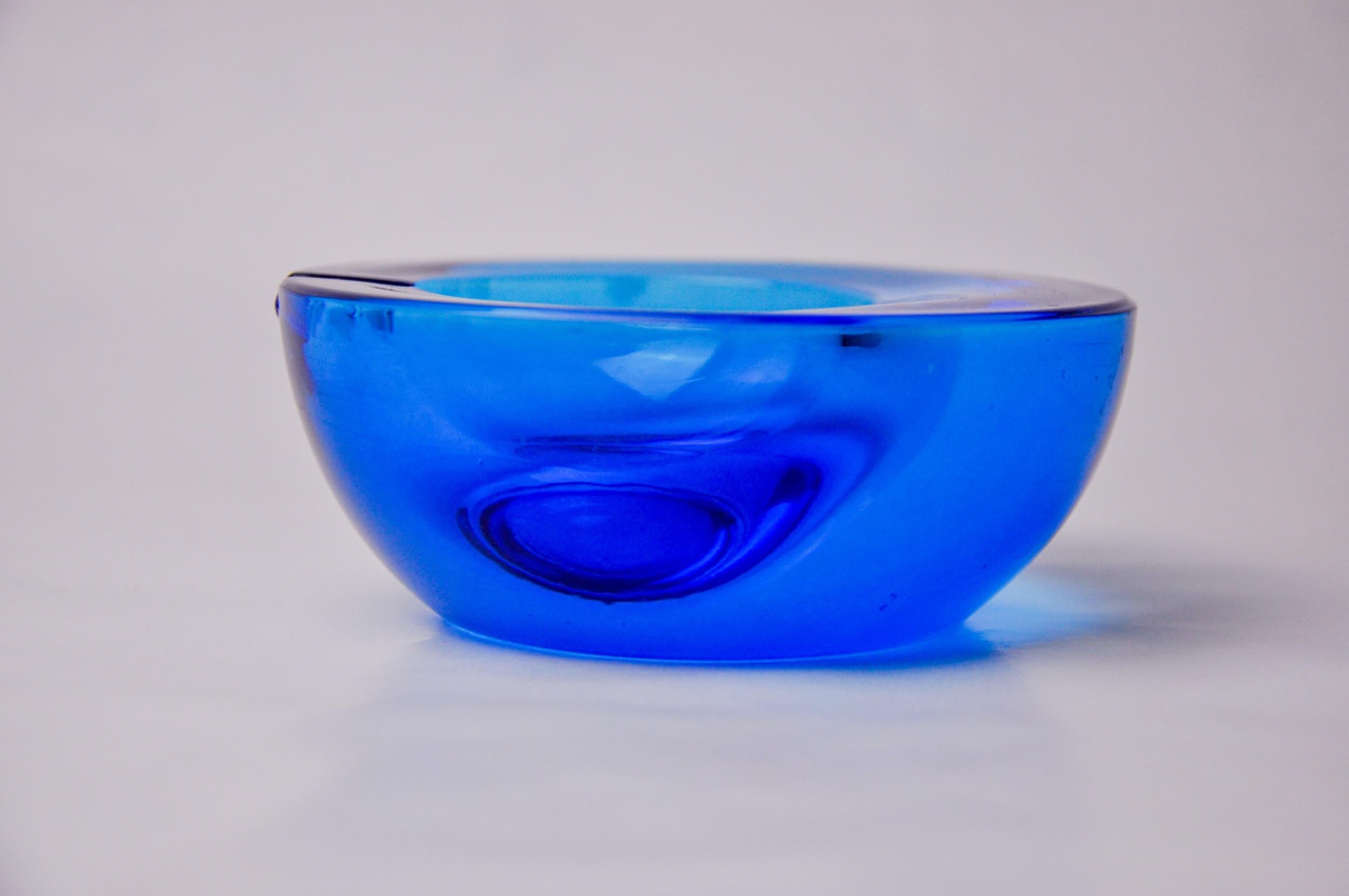 Italian Sommerso blue ashtray by Seguso, Murano glass, Italy, 1970 For Sale
