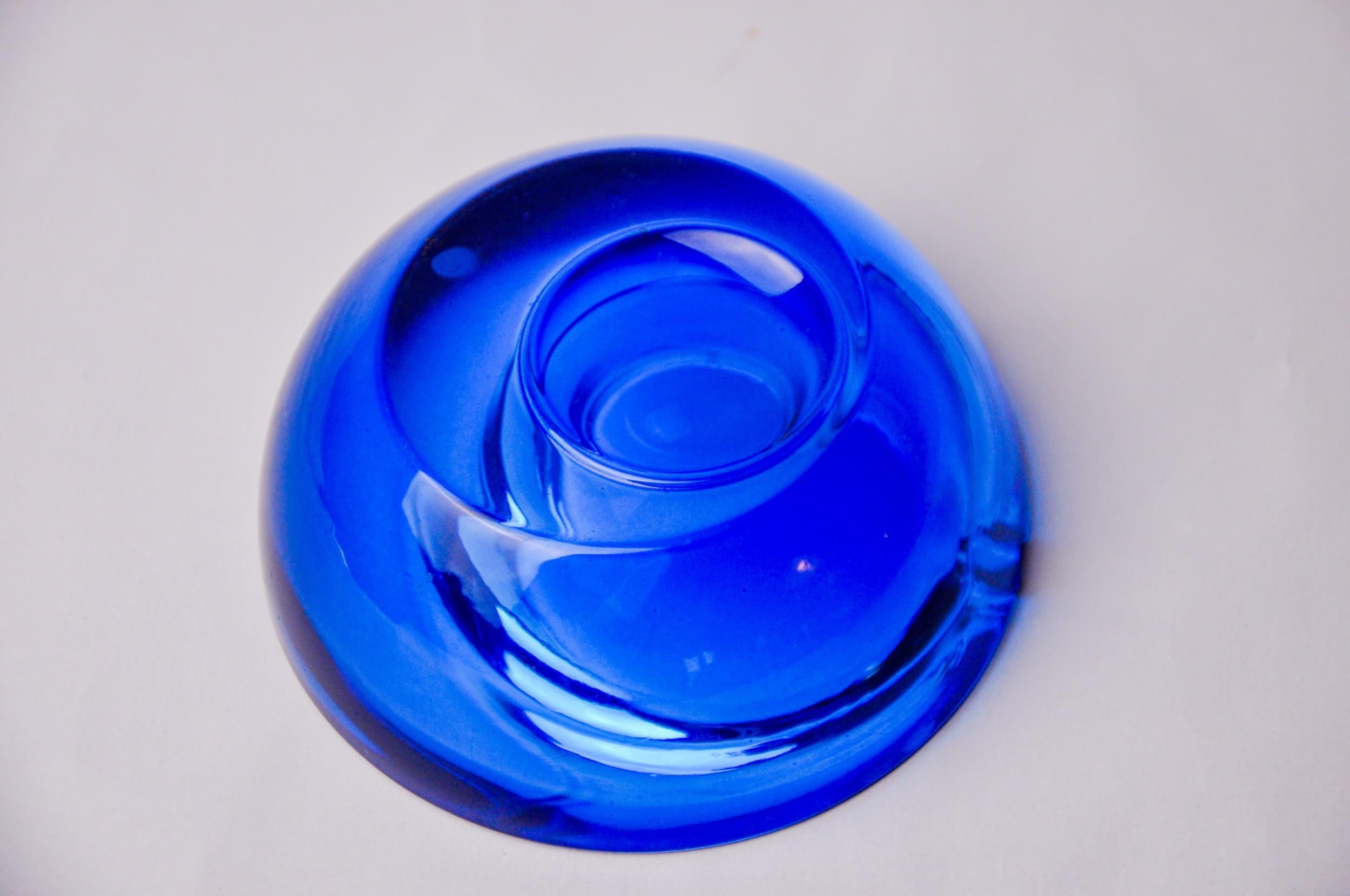 Sommerso blue ashtray by Seguso, Murano glass, Italy, 1970 In Good Condition For Sale In BARCELONA, ES