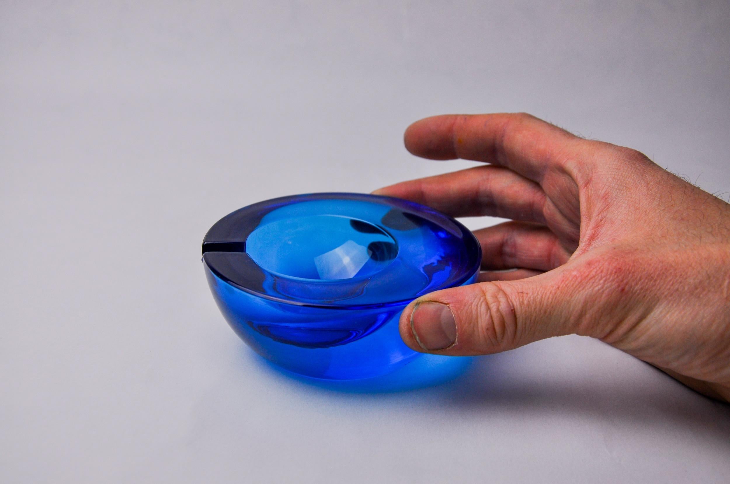 Late 20th Century Sommerso blue ashtray by Seguso, Murano glass, Italy, 1970 For Sale