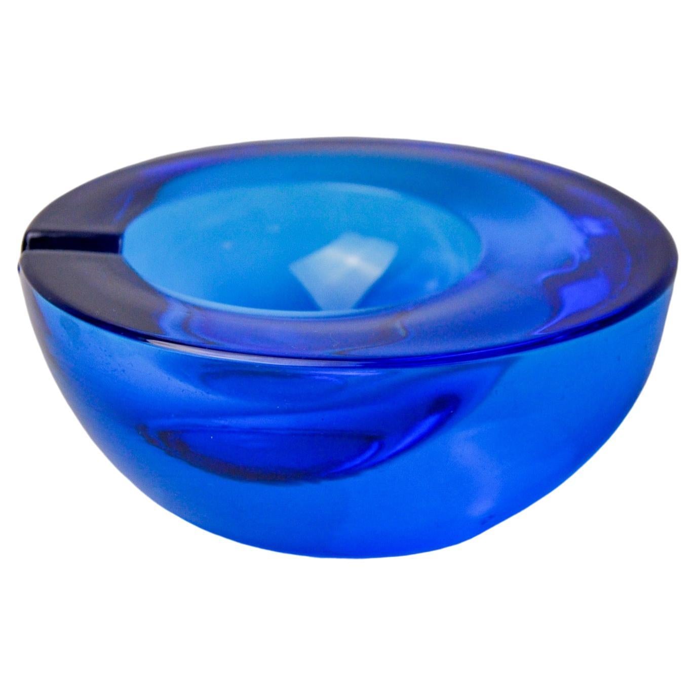 Sommerso blue ashtray by Seguso, Murano glass, Italy, 1970 For Sale