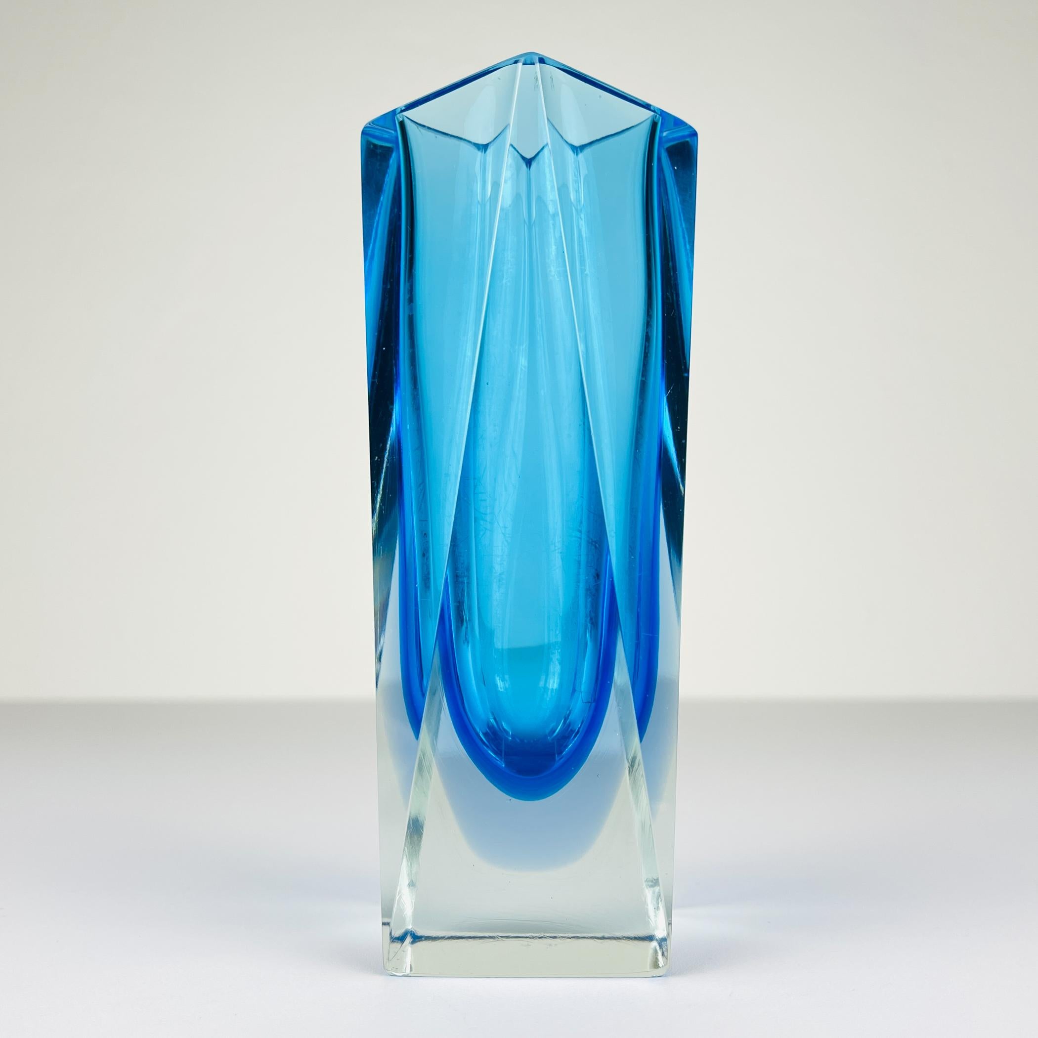 Original Murano glass vase Sommerso in style Flavio Poli made in Italy in the 1970s.
 
The vintage vase is in very good vintage condition. 

Dimensions: Width: 5 cm / 1.97 inches 
Height: 16 cm / 6.3 inches 
Weight: 820 g 

We offer a secure