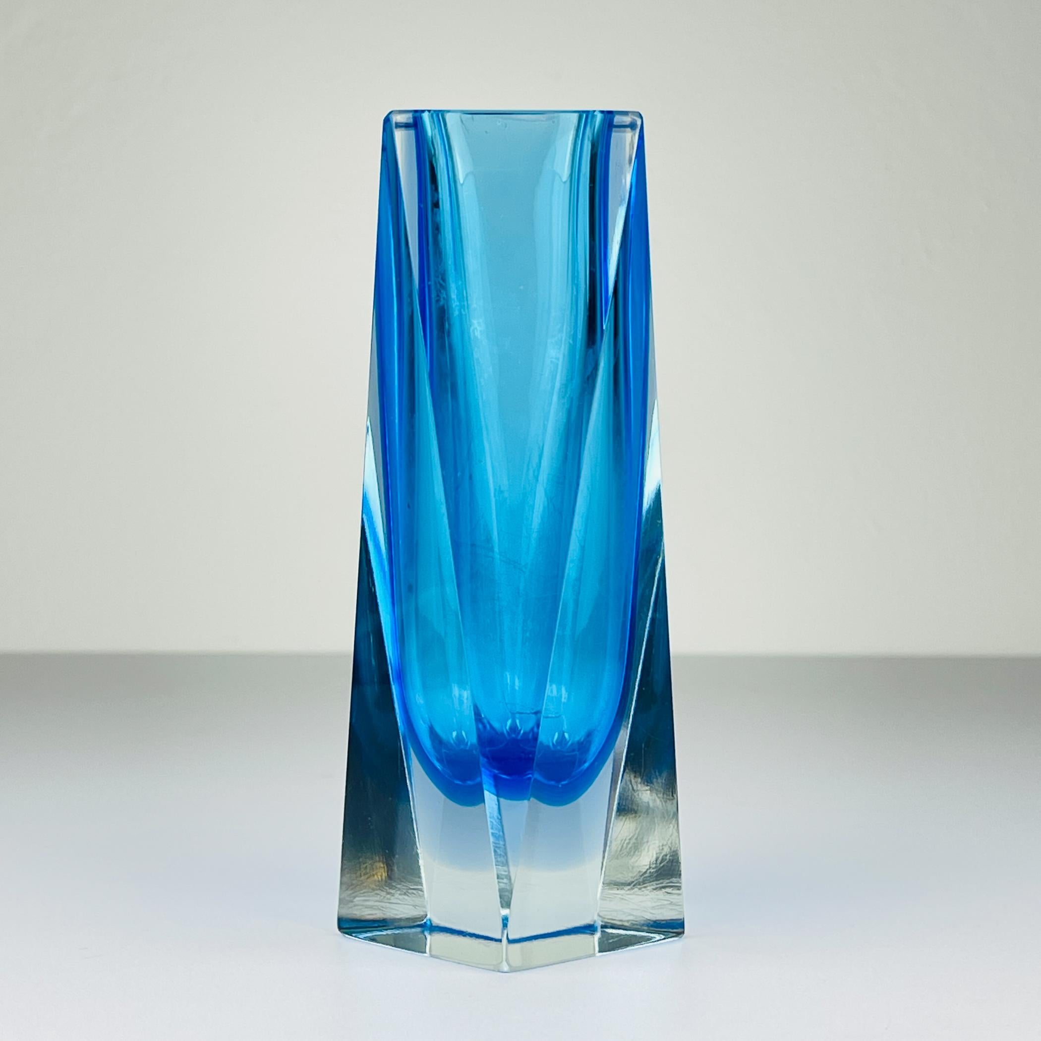 Sommerso blue murano glass vase style Flavio Poli, Italy 1970s For Sale 2