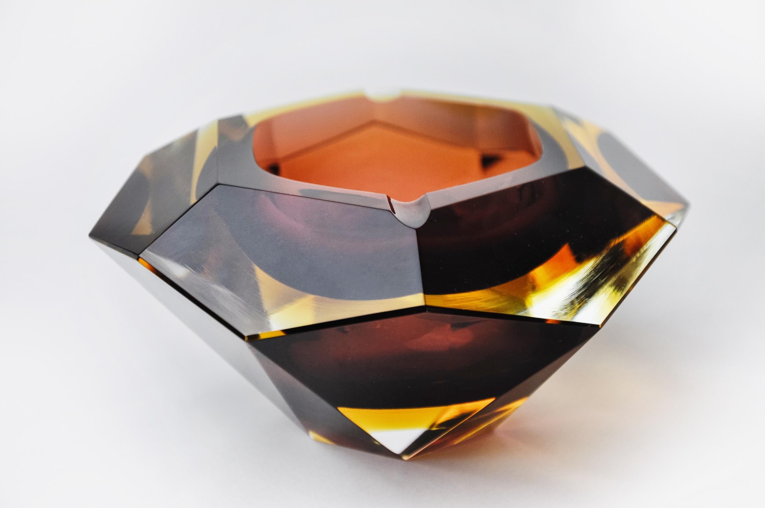 Sommerso brown and yellow ashtray by seguso, faceted glass, murano, italy, 1970 In Good Condition For Sale In BARCELONA, ES