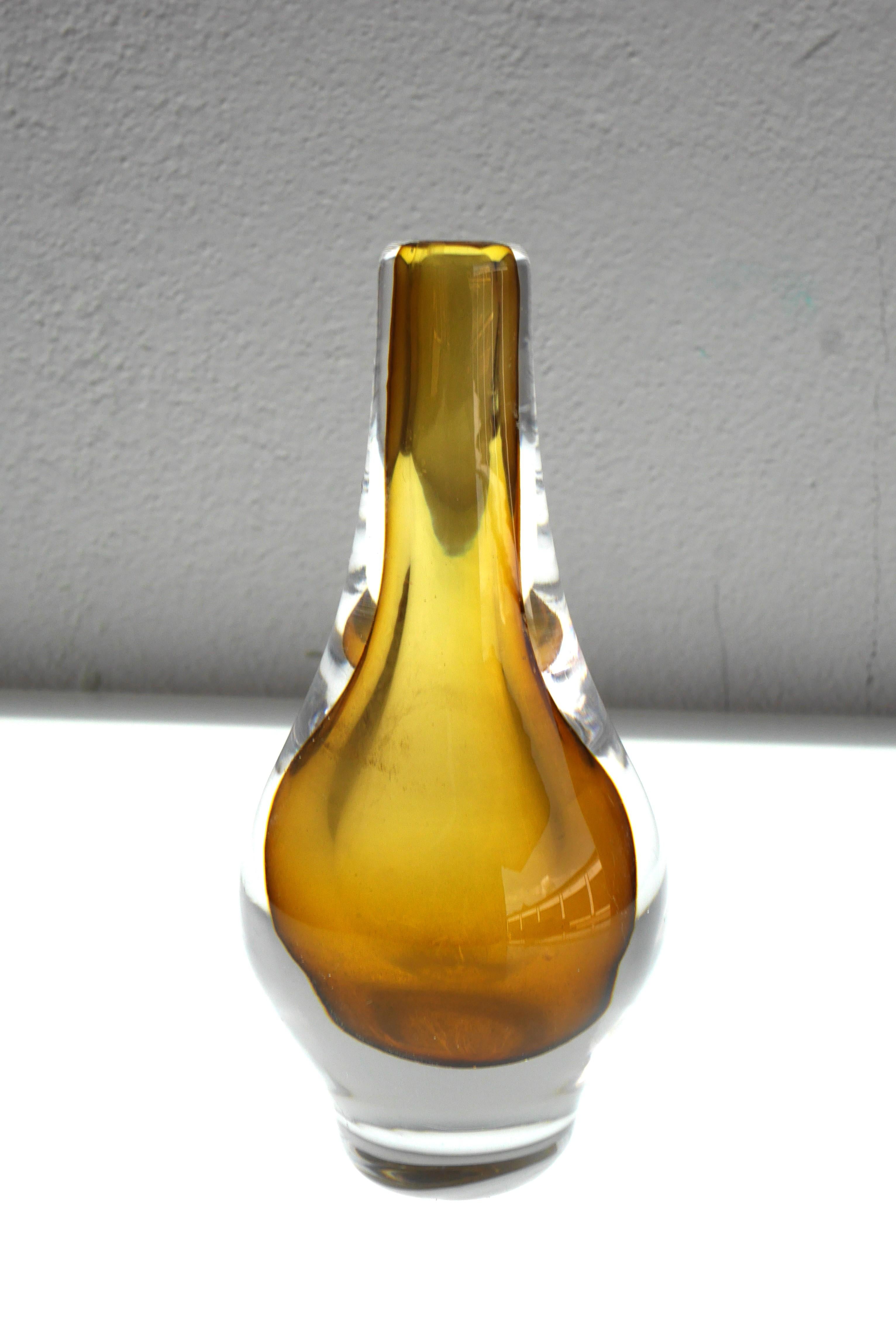 Mona Morales Schildt est considérée comme l'une des plus talentueuses conceptrices de verre de Suède. Ses objets sont visibles dans les musées et les galeries d'art du monde entier. Son travail est toujours d'un niveau extrêmement élevé en ce qui