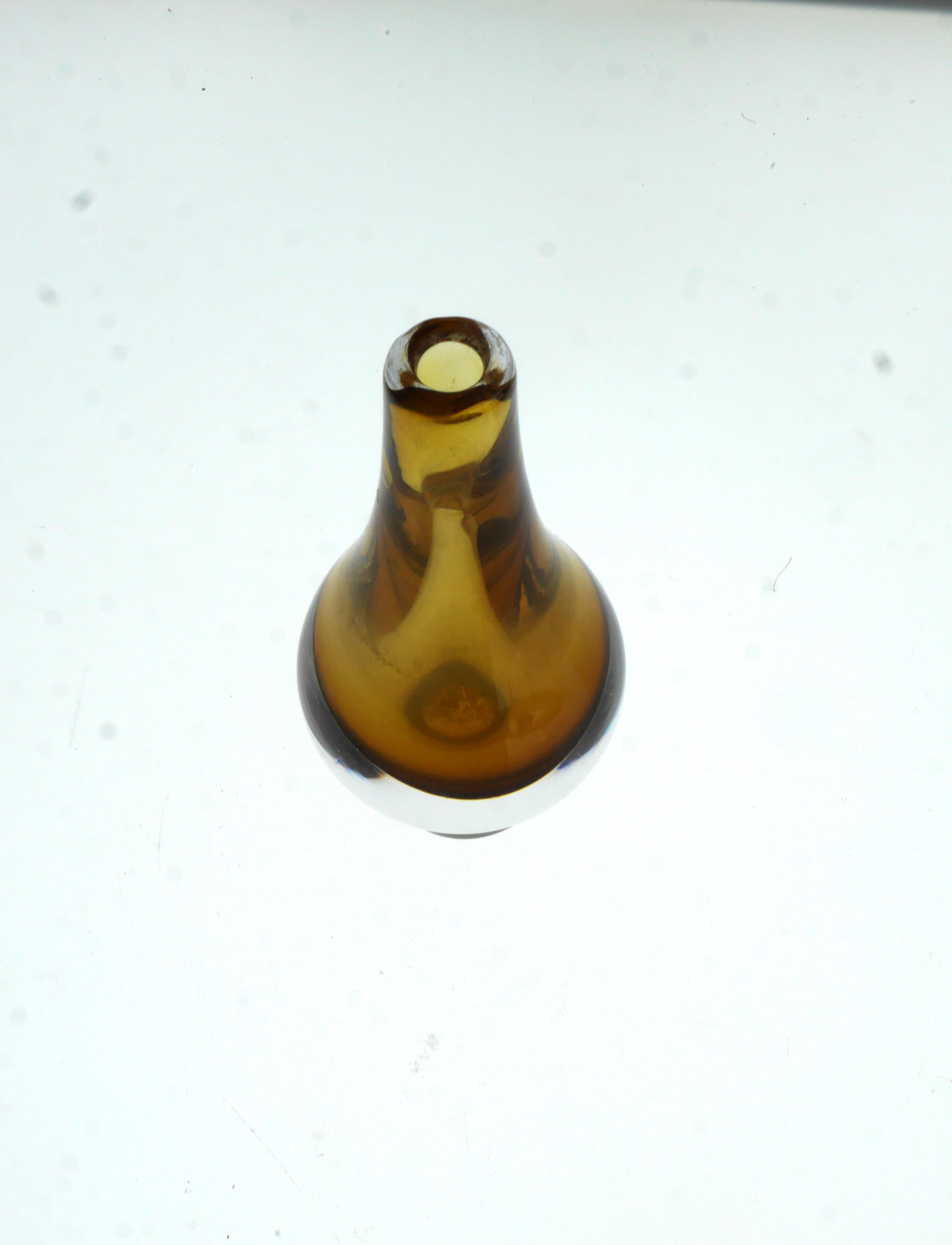 Suédois Vase miniature en cristal Sommerso fait et signé par Mona Morales en vente