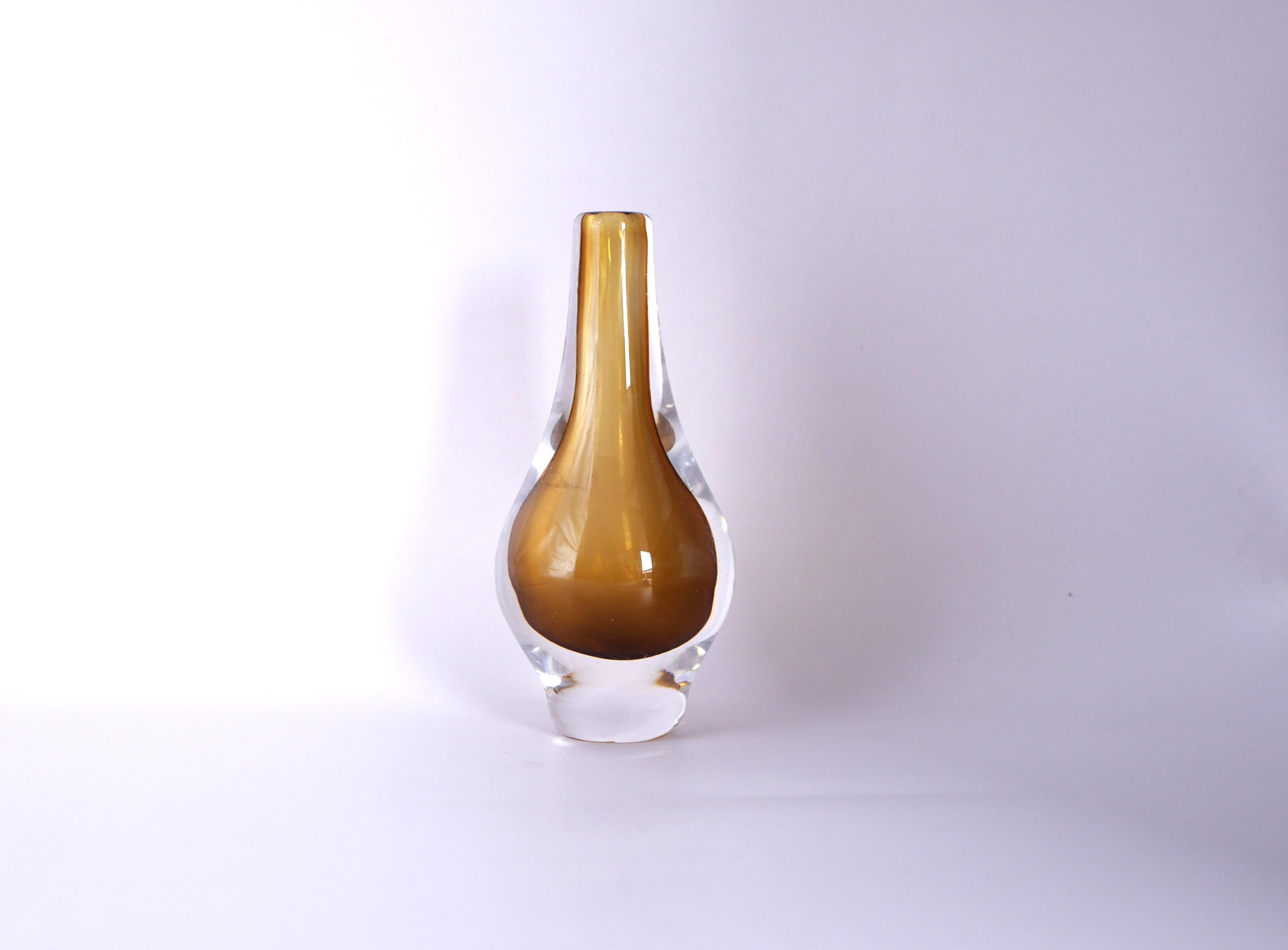 Vase miniature en cristal Sommerso fait et signé par Mona Morales Bon état - En vente à Skarpnäck, SE