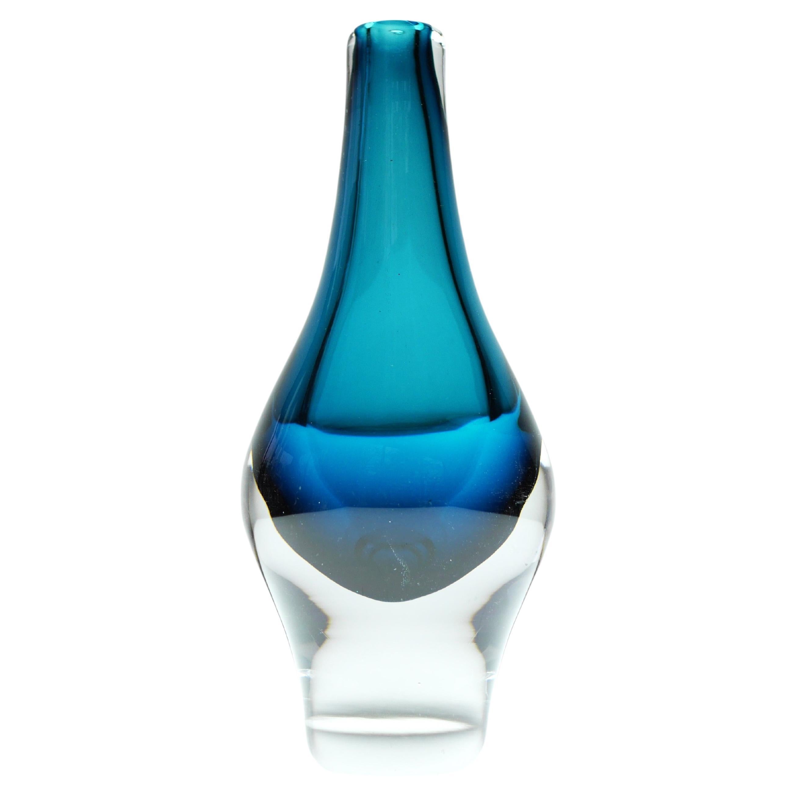 Miniature beschlagnahmte Vase aus Sommerso-Kristall, signiert von Mona Morales