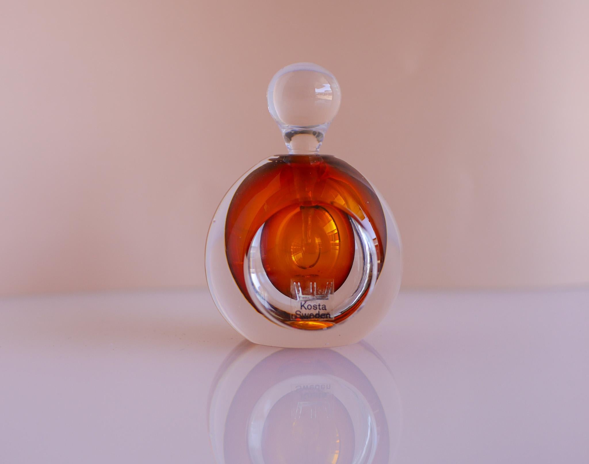 Sommerso-Parfümflasche „Ventana“ aus Kristall von Sommerso, hergestellt und signiert von Mona Morales, Kosta im Angebot 3