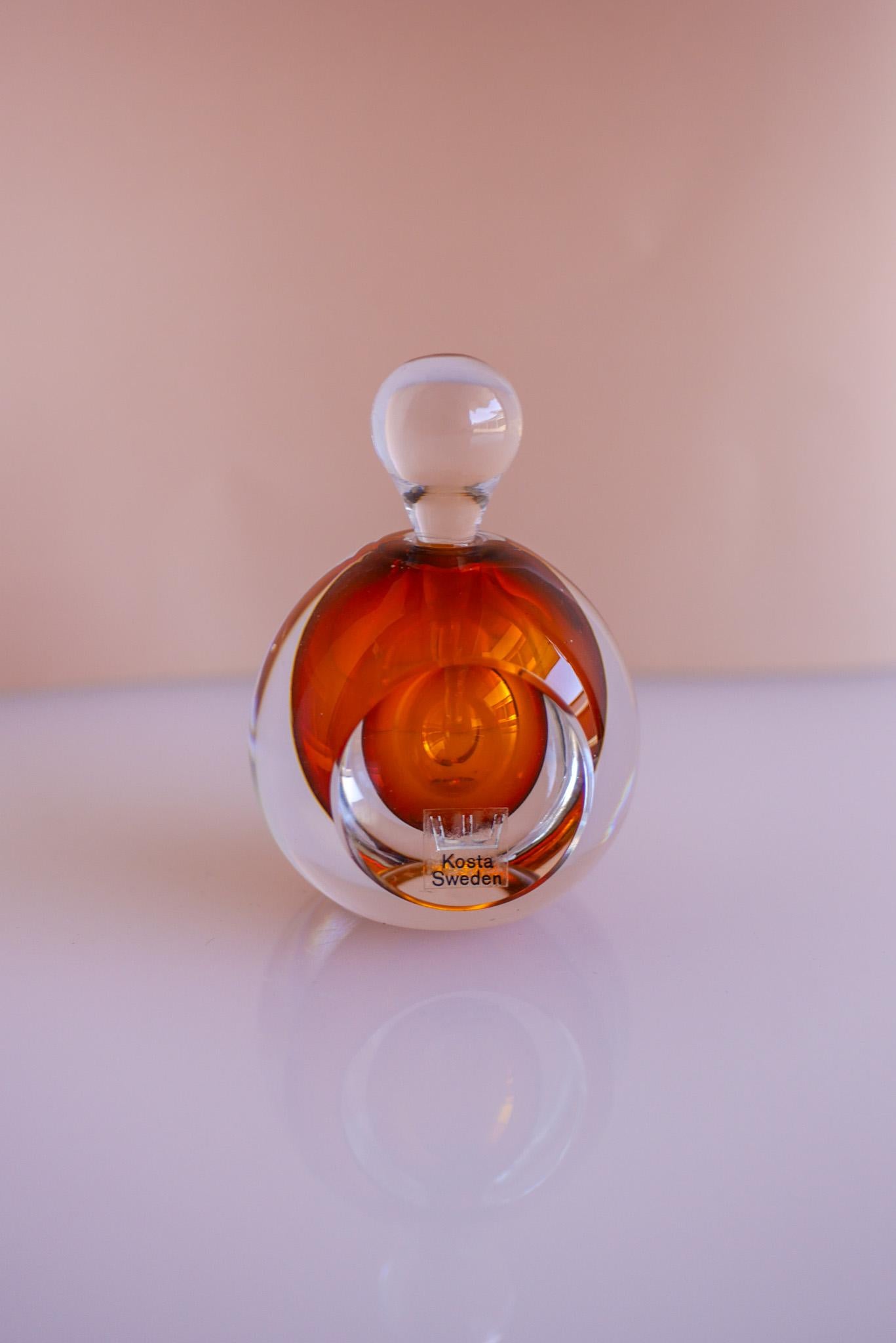 Sommerso-Parfümflasche „Ventana“ aus Kristall von Sommerso, hergestellt und signiert von Mona Morales, Kosta im Angebot 4