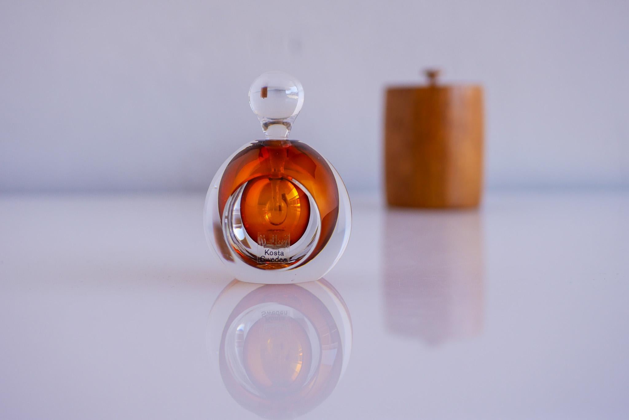 Sommerso-Parfümflasche „Ventana“ aus Kristall von Sommerso, hergestellt und signiert von Mona Morales, Kosta im Angebot 5