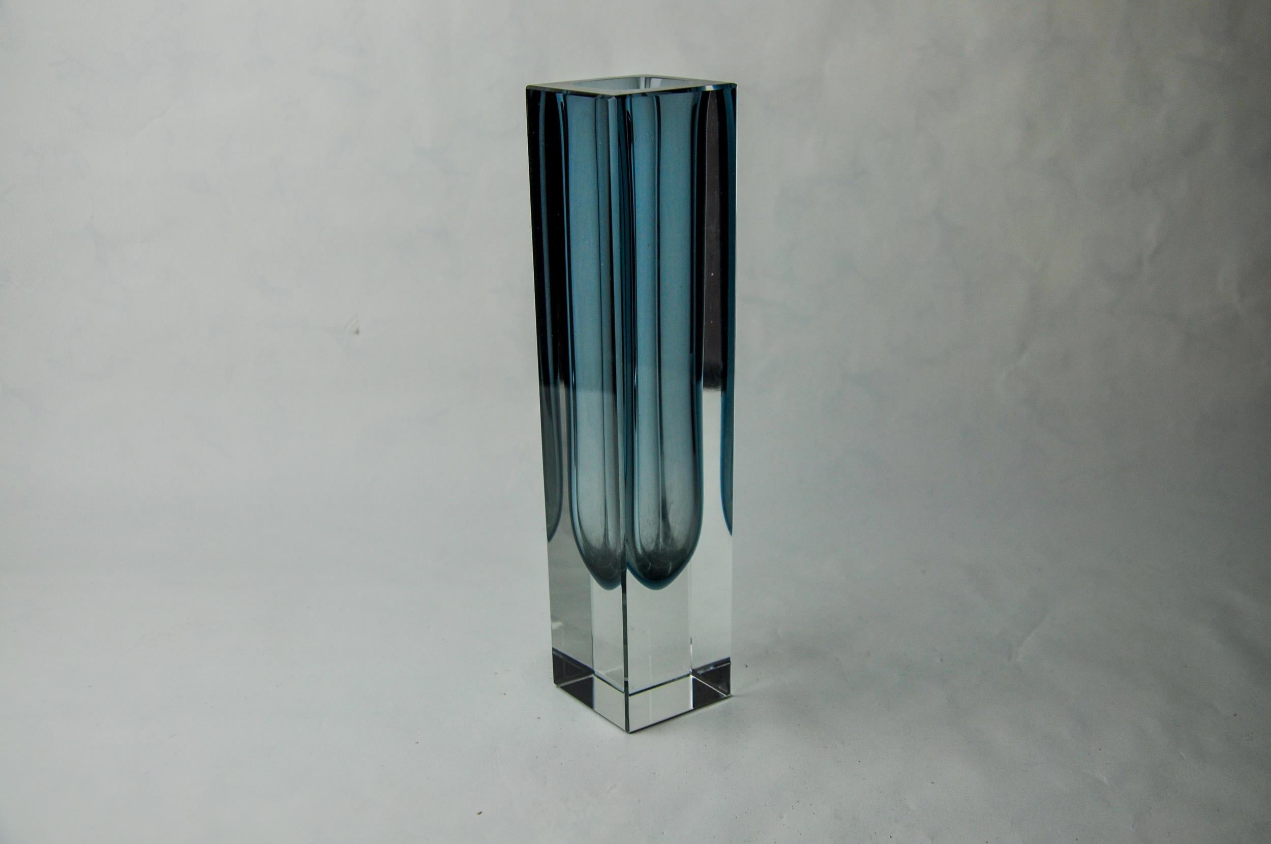 Sommerso cubic blue gray vase by Seguso, Murano, Italy, 1970 In Good Condition For Sale In BARCELONA, ES