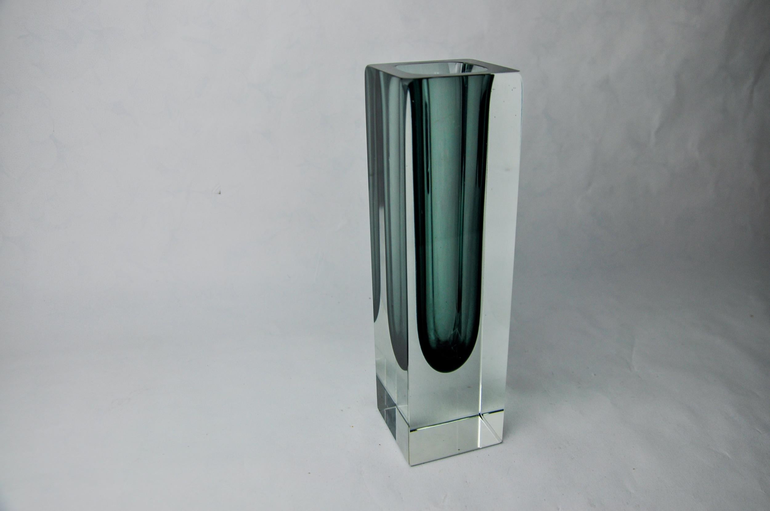 Sommerso cubic blue gray vase by Seguso, Murano, Italy, 1970 In Good Condition For Sale In BARCELONA, ES