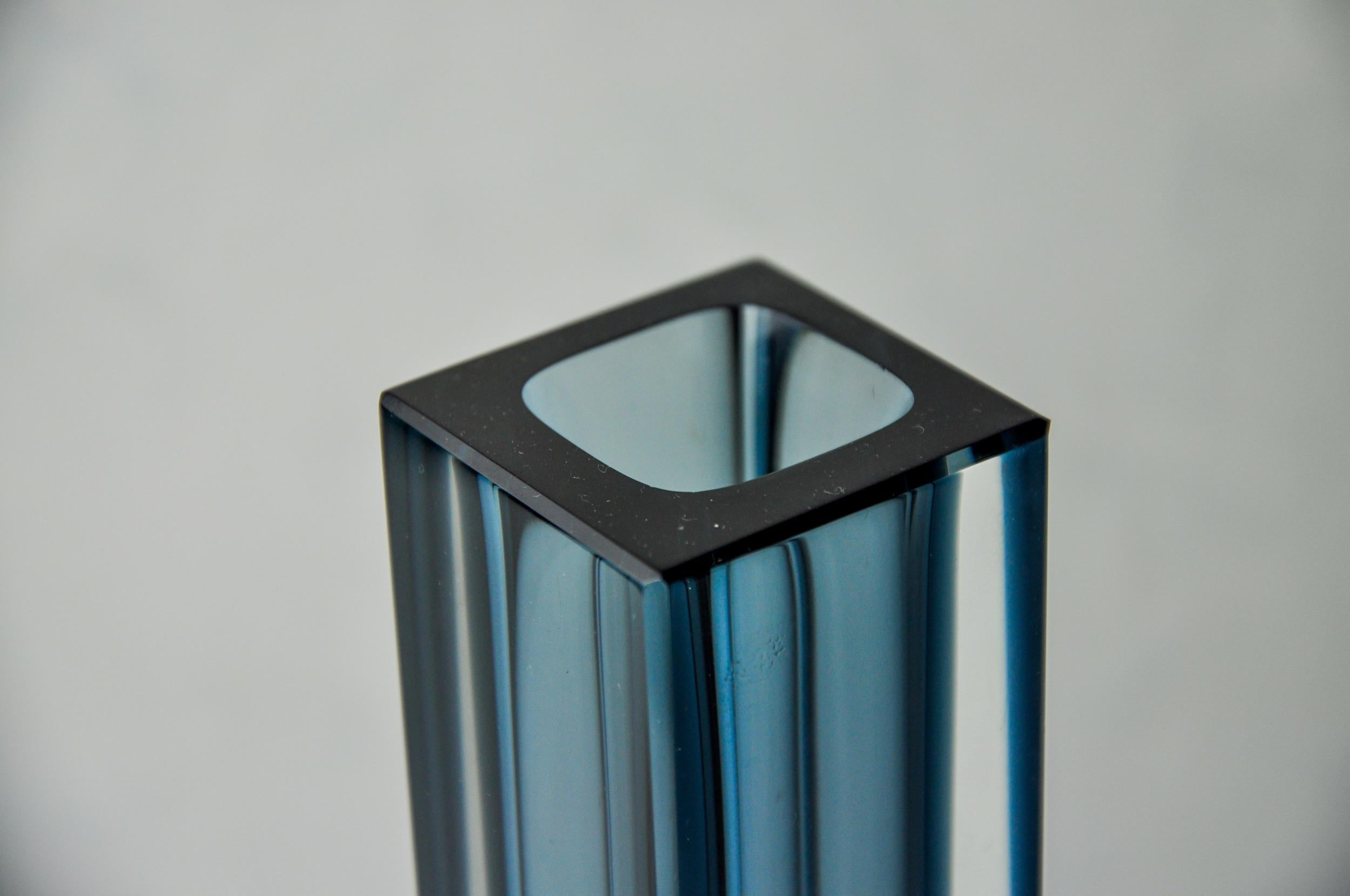 Fine XX secolo Vaso cubico Sommerso blu grigio di Seguso, Murano, Italia, 1970 in vendita
