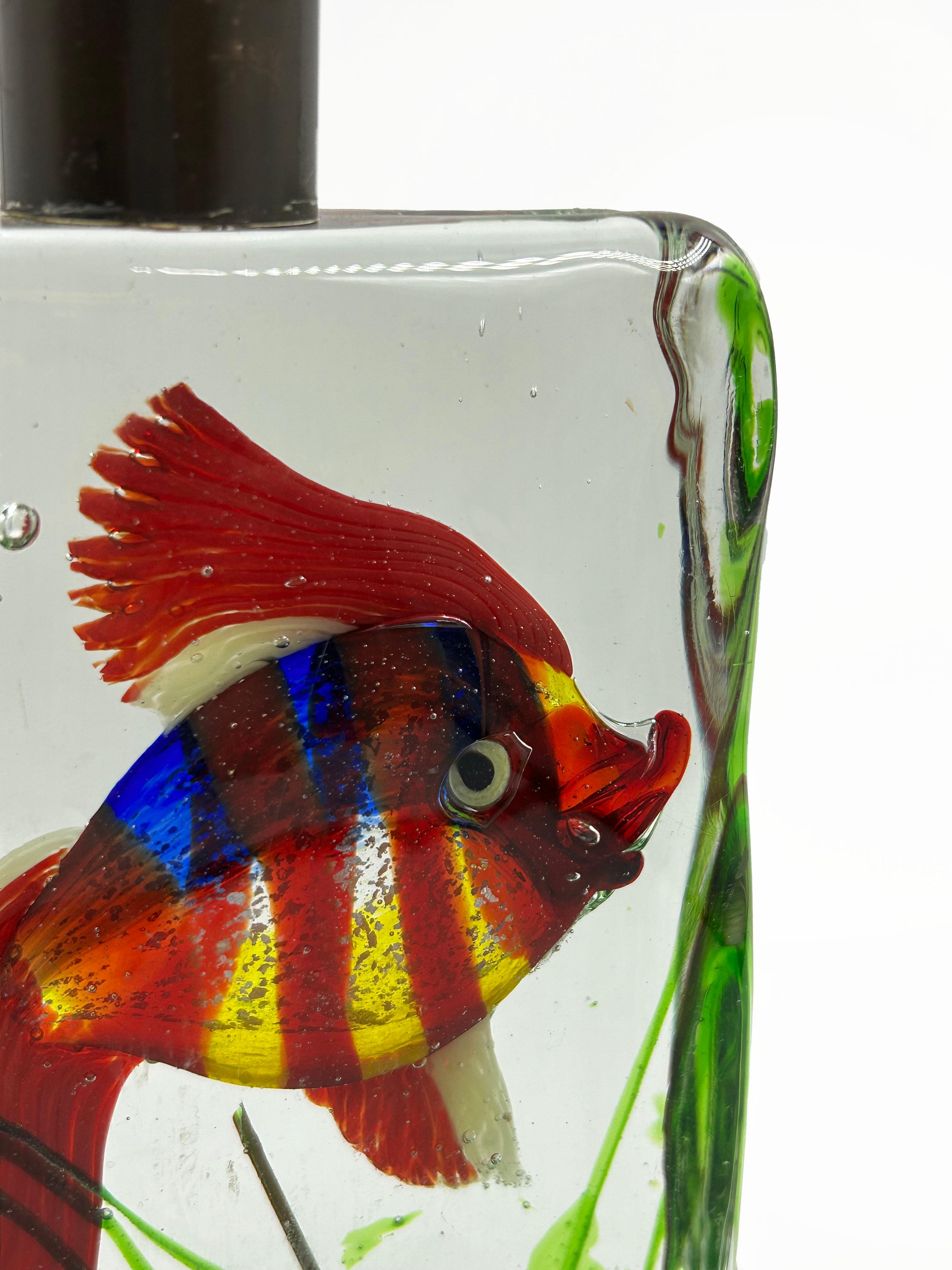 Fait main Sommerso Glass Lamp with Fish “Aquarium” by Alfredo Barbini, Murano, Italy en vente