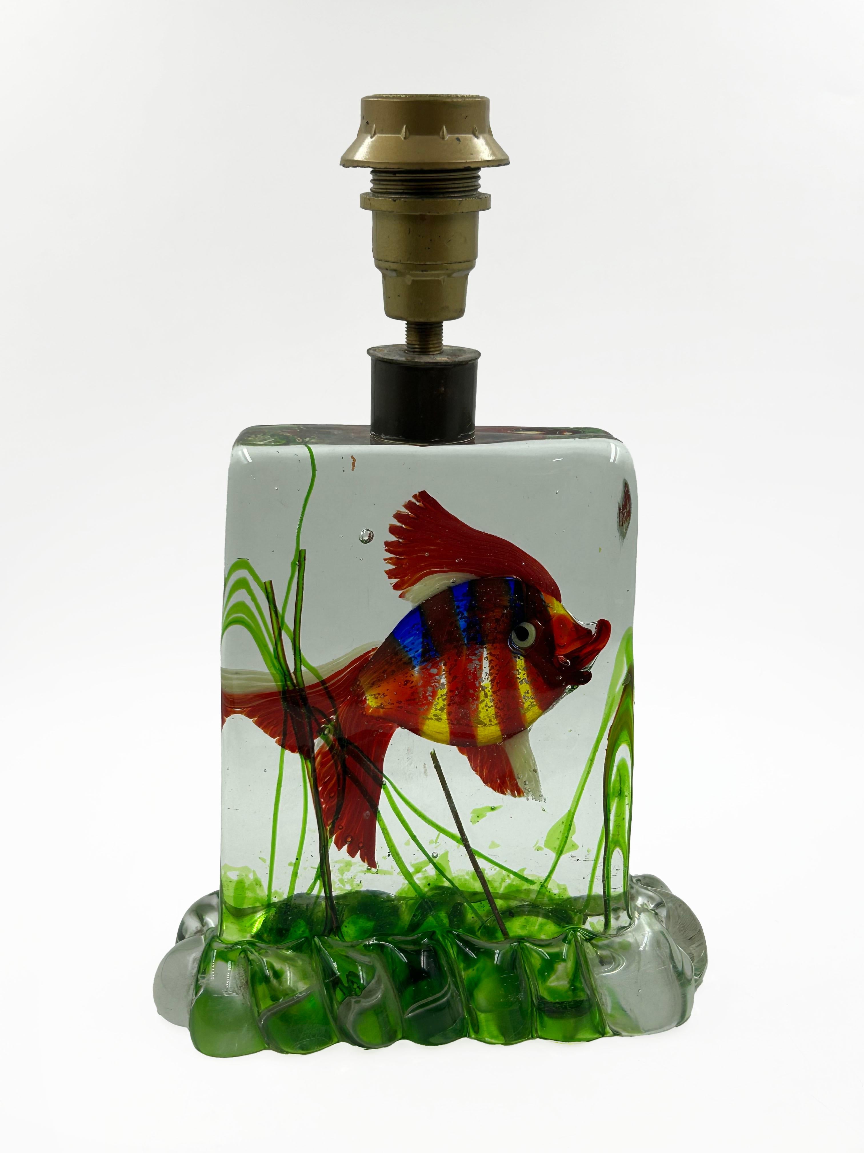 Sommerso Glass Lamp with Fish “Aquarium” by Alfredo Barbini, Murano, Italy Bon état - En vente à Autonomous City Buenos Aires, CABA