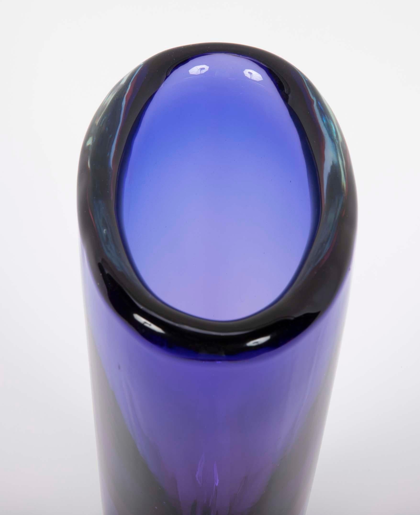 Vetro artistico Vaso in vetro Sommerso di Flavio Poli in vendita