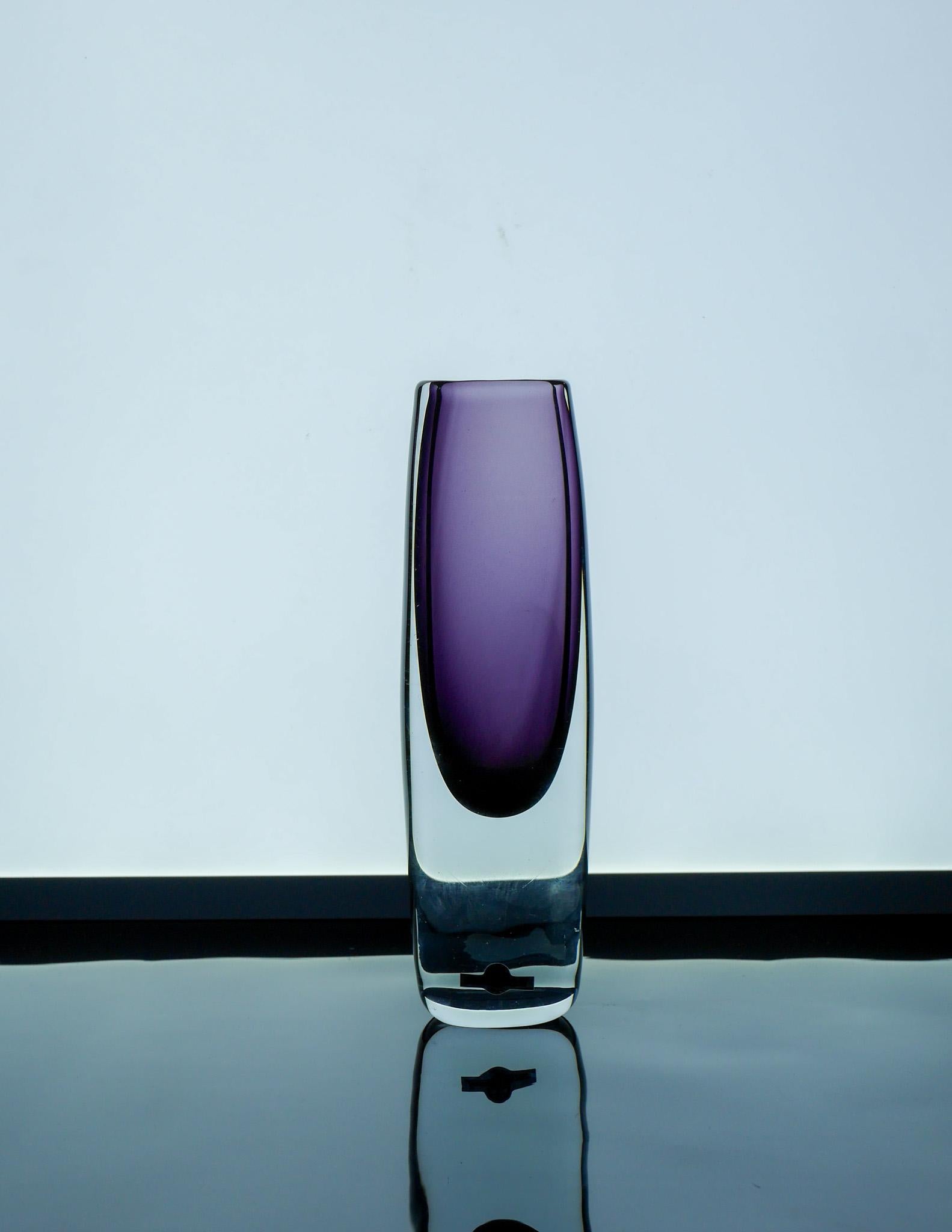 Vaso Sommerso in vetro viola di Gunnar Nylund per Strömbergshyttan, Svezia in vendita 5