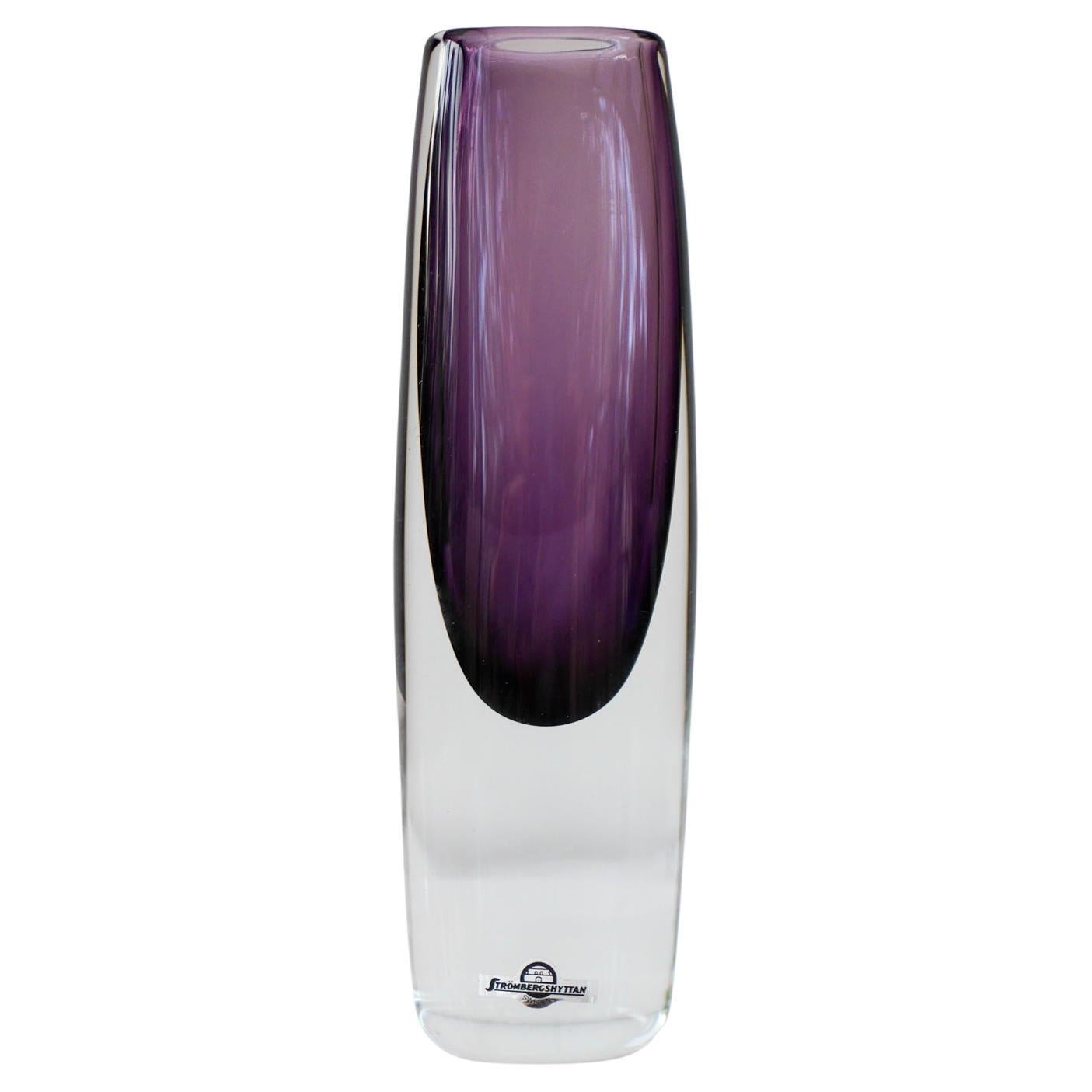 Sommerso glass vase in purple by Gunnar Nylund for Strömbergshyttan, Sweden