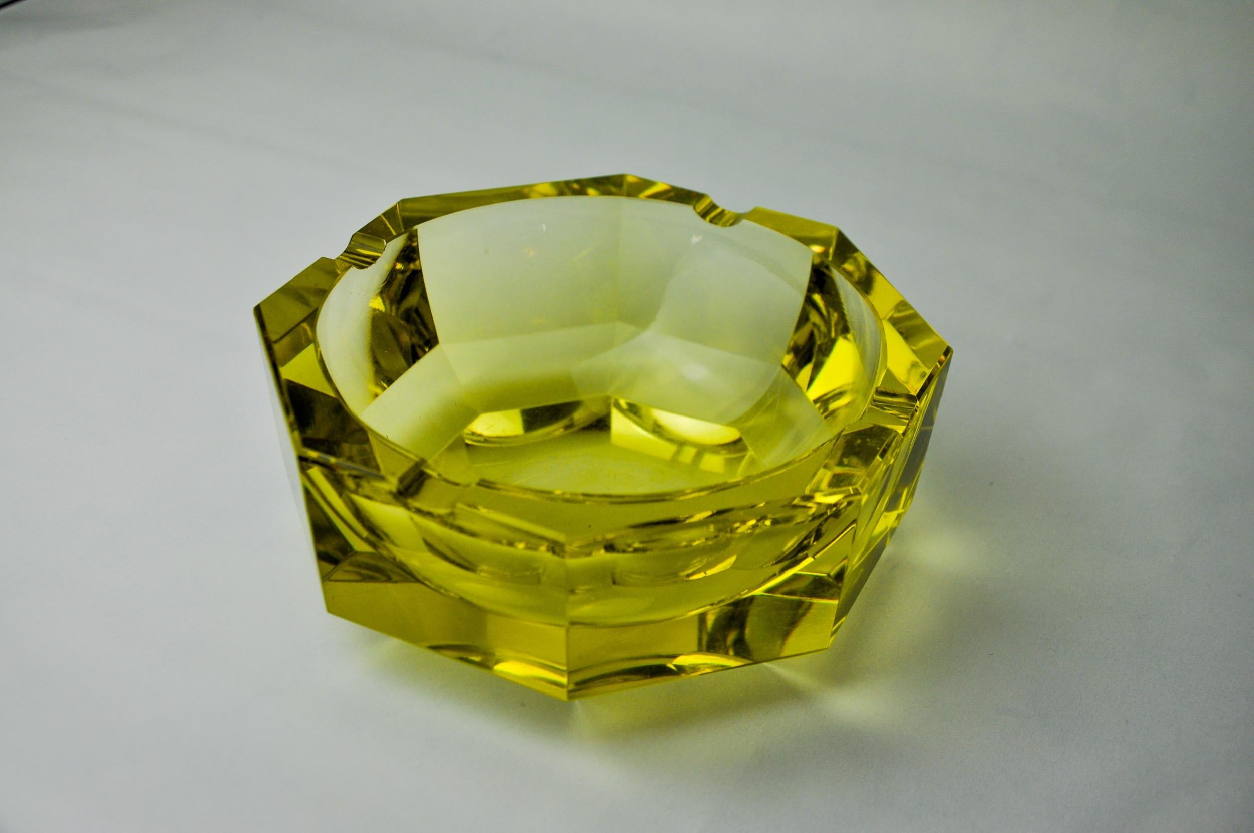 Italian Sommerso green ashtray by seguso, faceted glass, murano, italy, 1970 For Sale