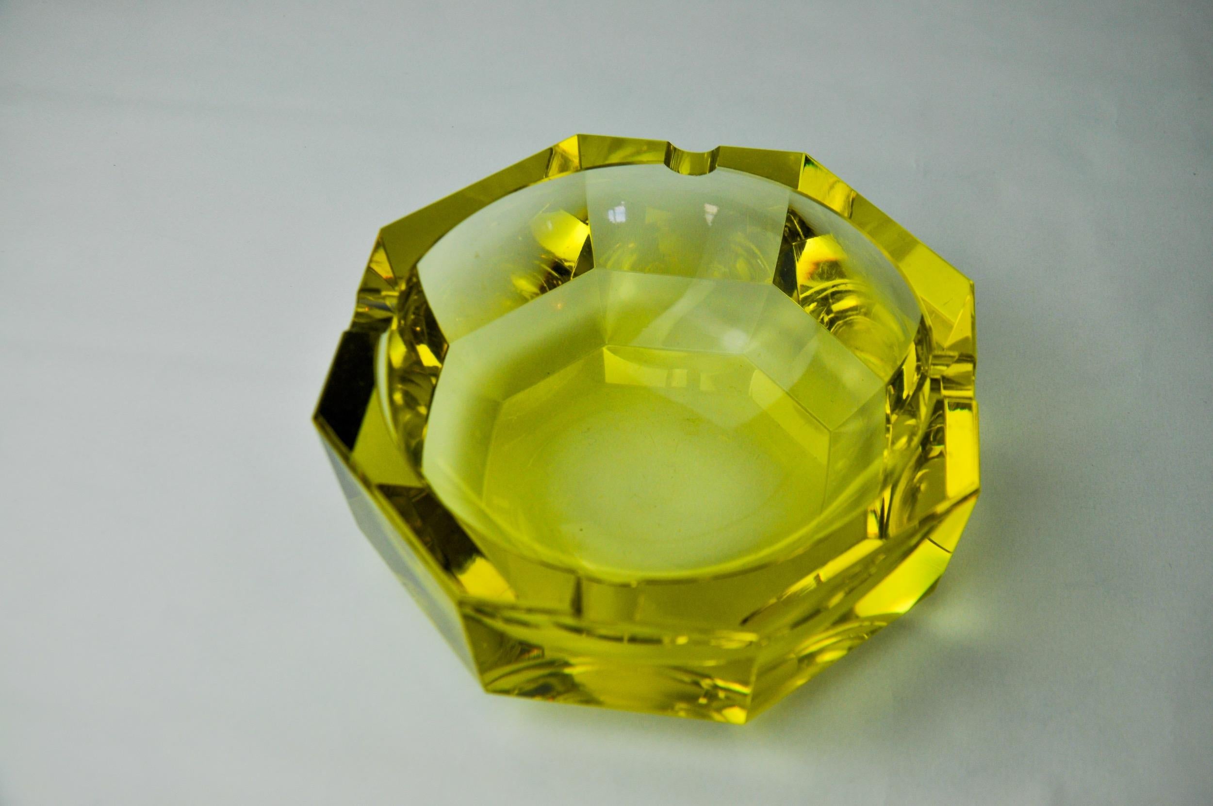 Sommerso green ashtray by seguso, faceted glass, murano, italy, 1970 In Good Condition For Sale In BARCELONA, ES