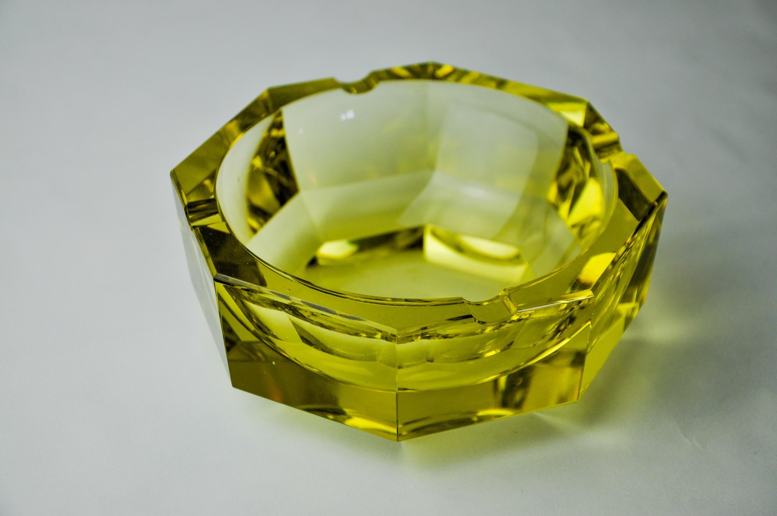 Late 20th Century Sommerso green ashtray by seguso, faceted glass, murano, italy, 1970 For Sale
