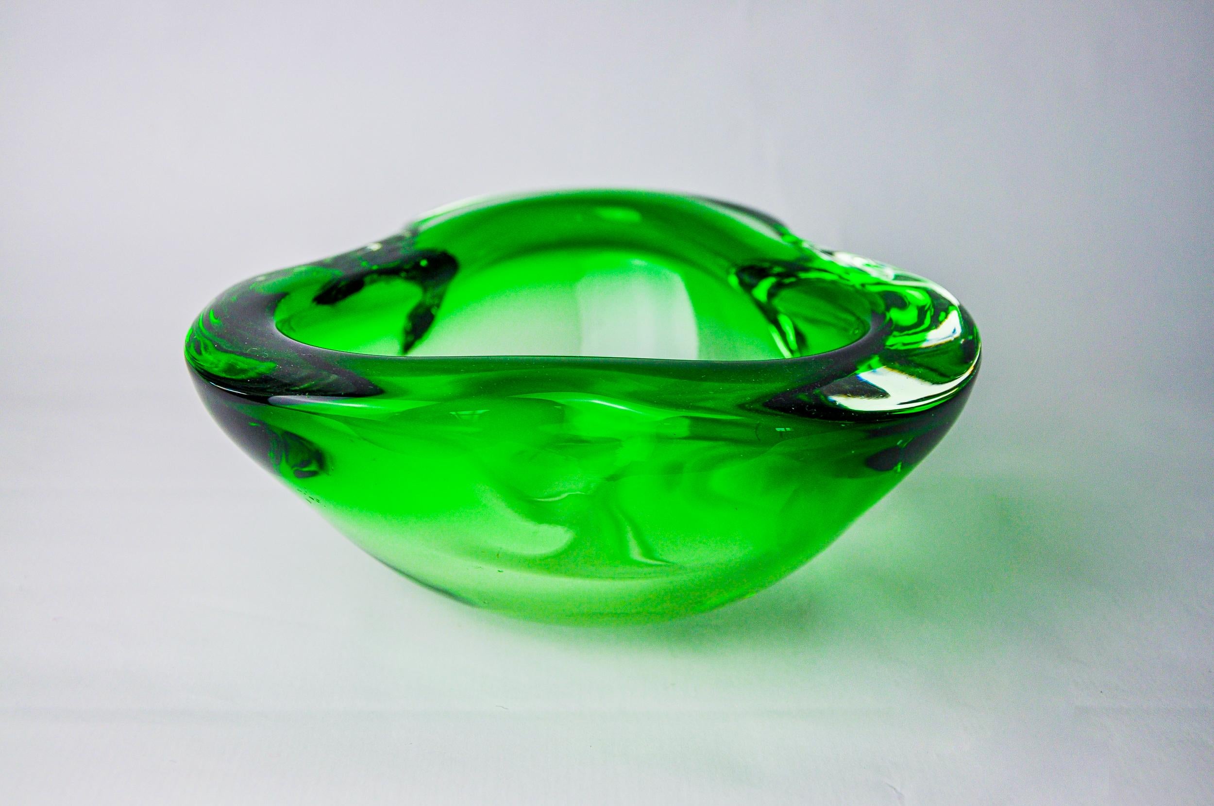 Hollywood Regency Posacenere verde Sommerso di Seguso, vetro di Murano, Italia, 1970 in vendita