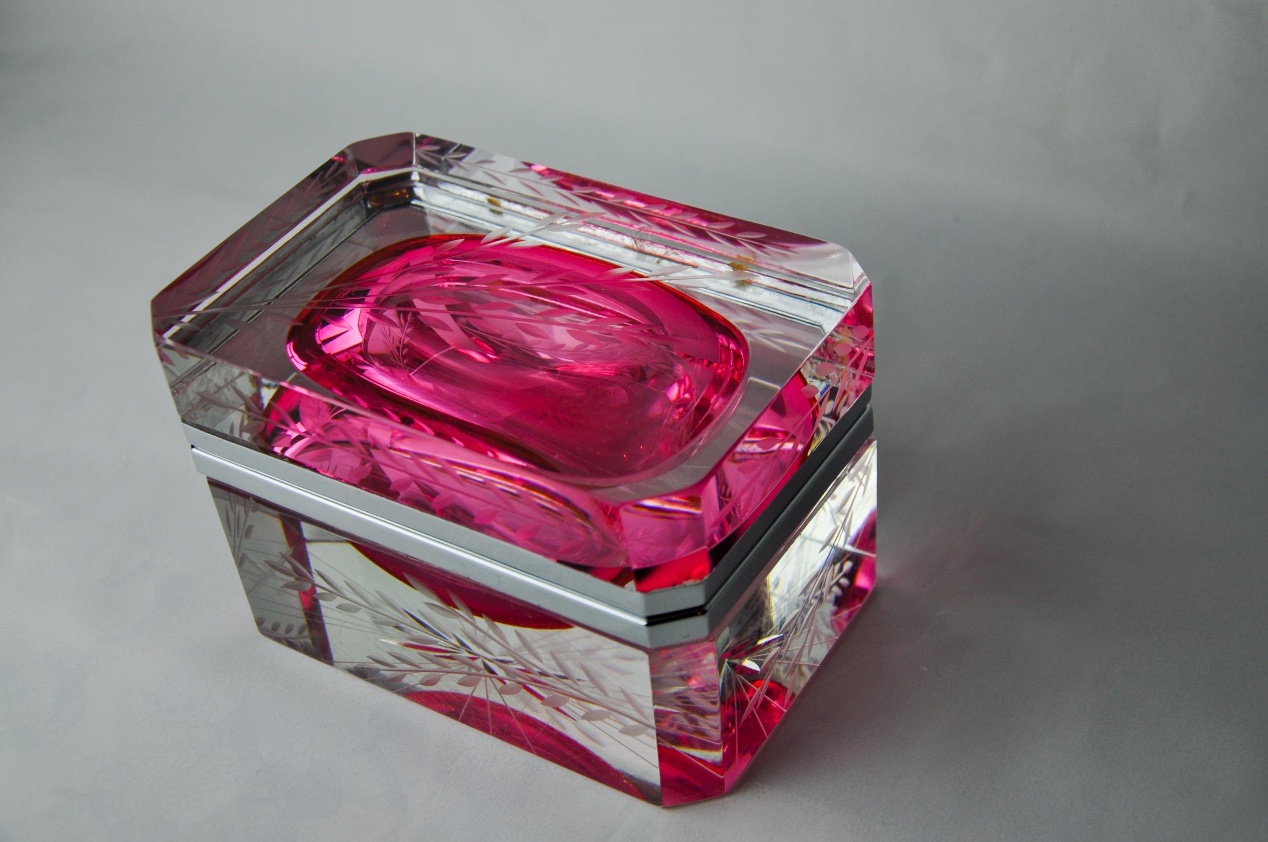 Hollywood Regency Sommerso jewelry box engraved by Mandruzzato, Murano glass, Italy, 1960 For Sale