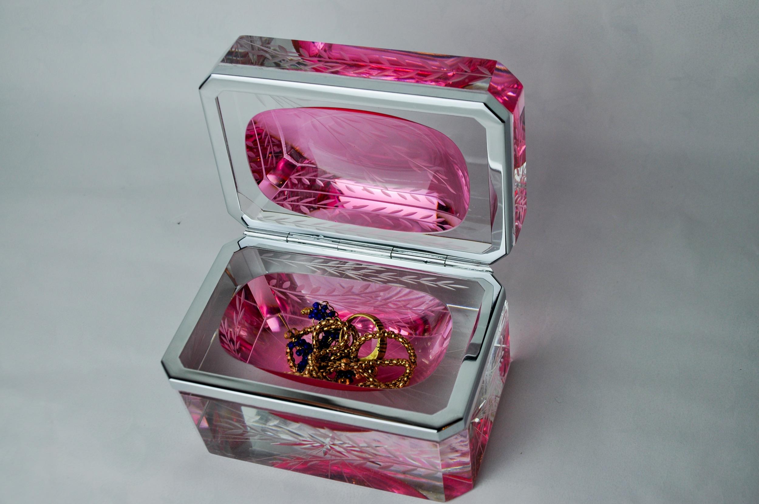 Mid-20th Century Sommerso jewelry box engraved by Mandruzzato, Murano glass, Italy, 1960 For Sale